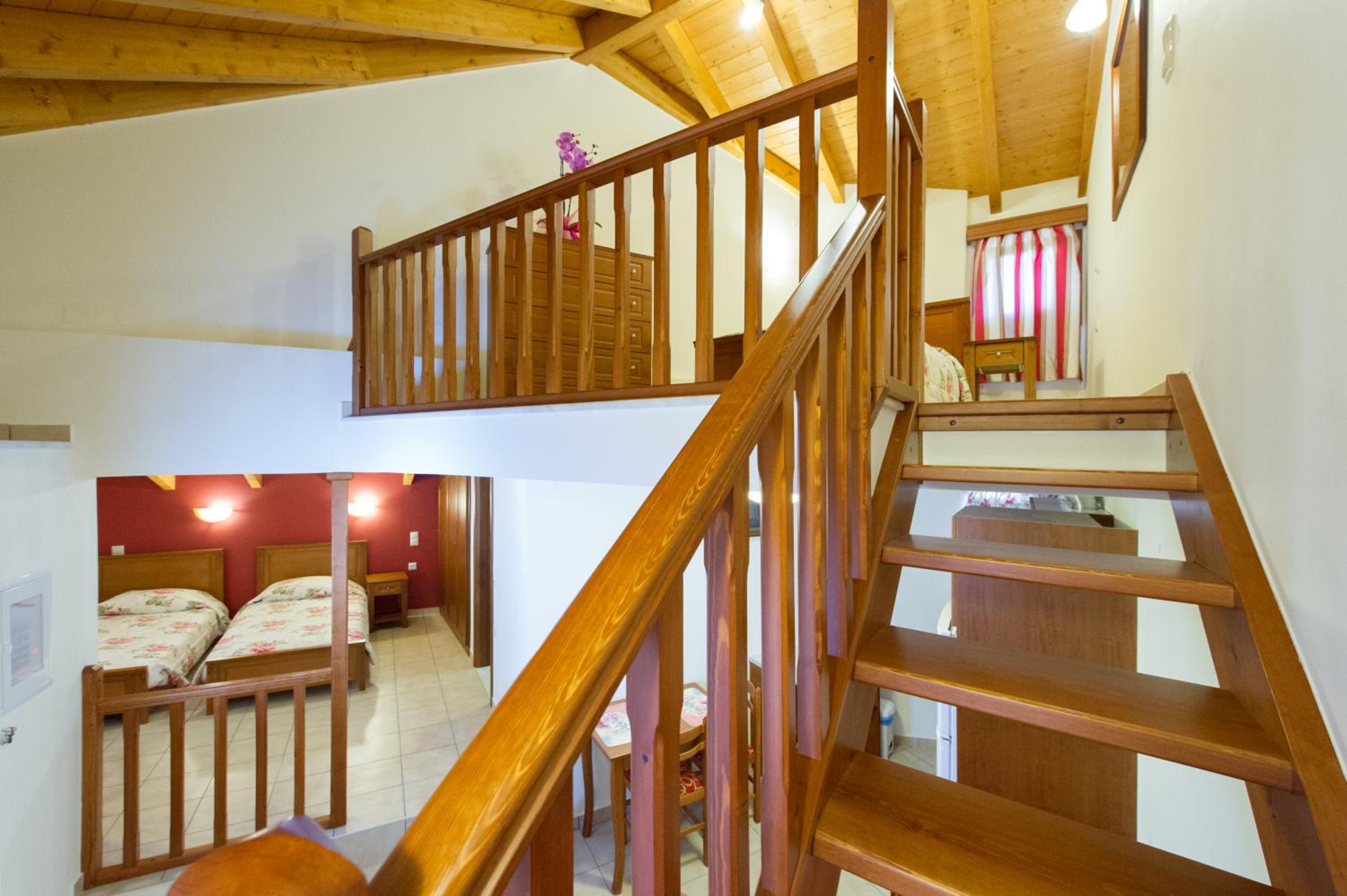 Apartment - Split Level - Photo 10