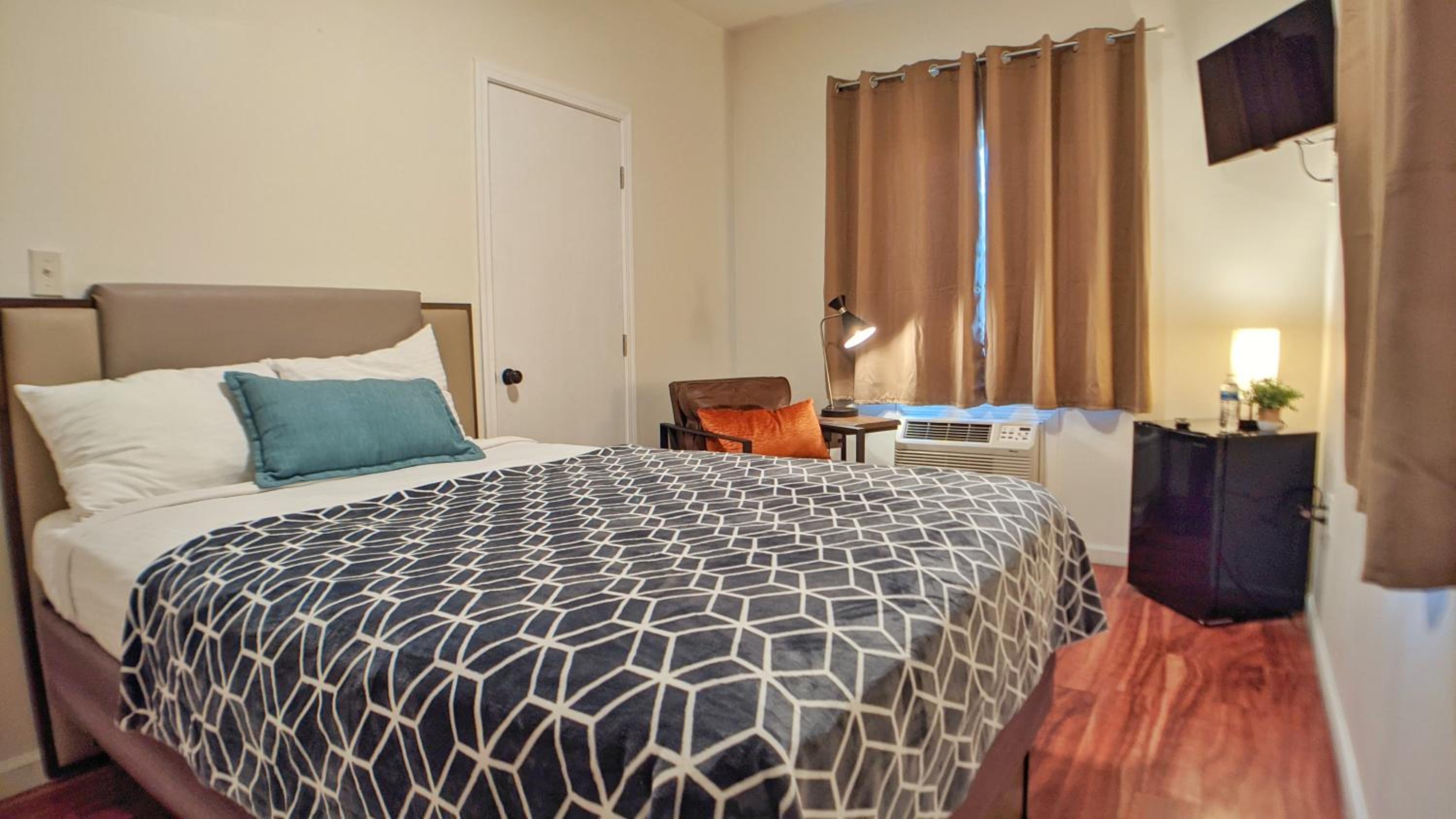 Deluxe Double Room with Shower - Photo 1