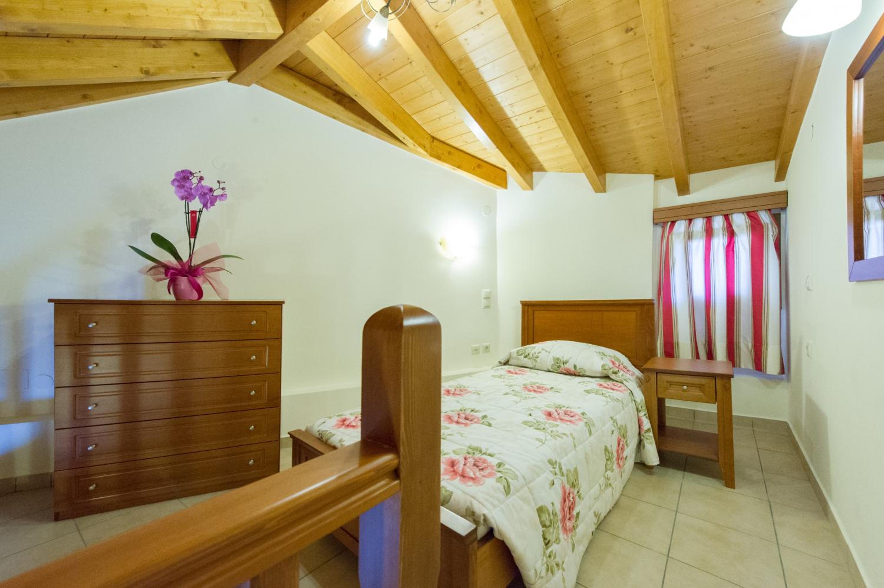 Apartment - Split Level - Photo 8