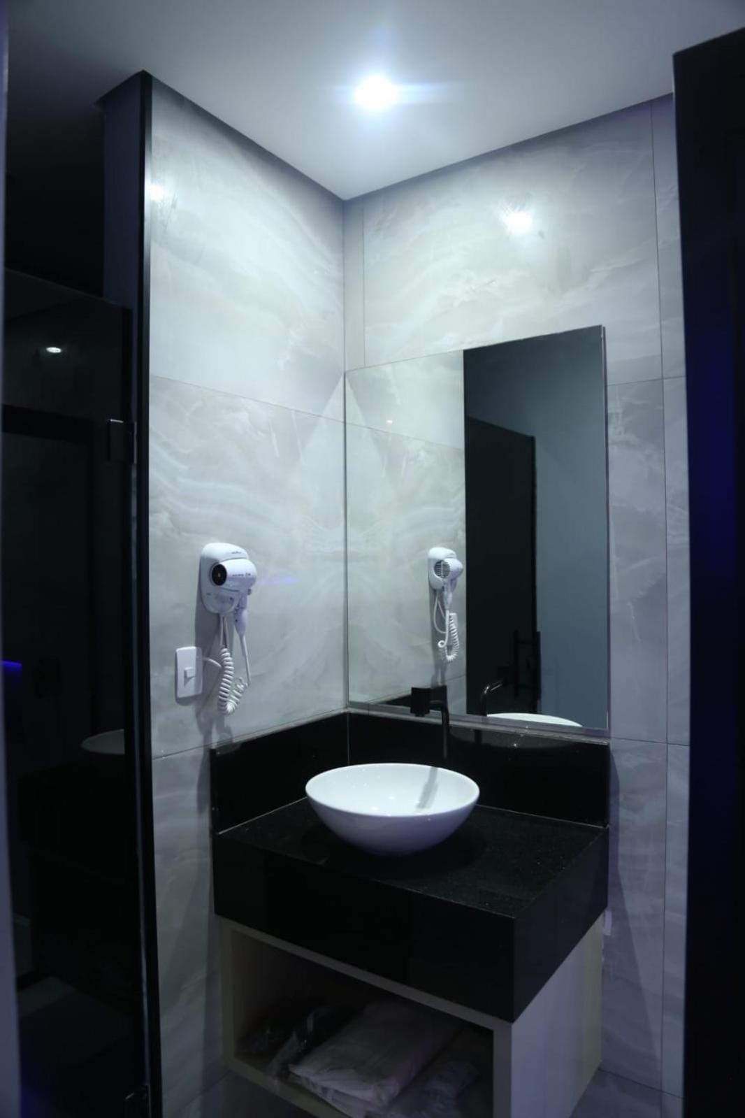 Deluxe Suite with Spa Bath - Photo 20