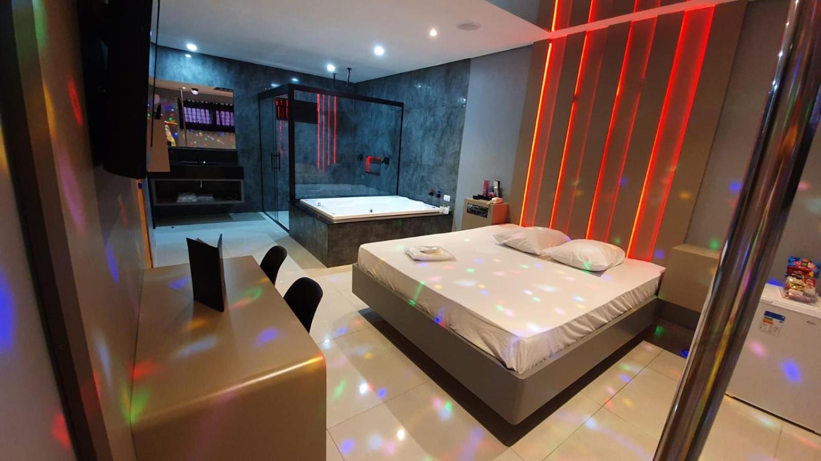 Deluxe Suite with Spa Bath - Photo 1