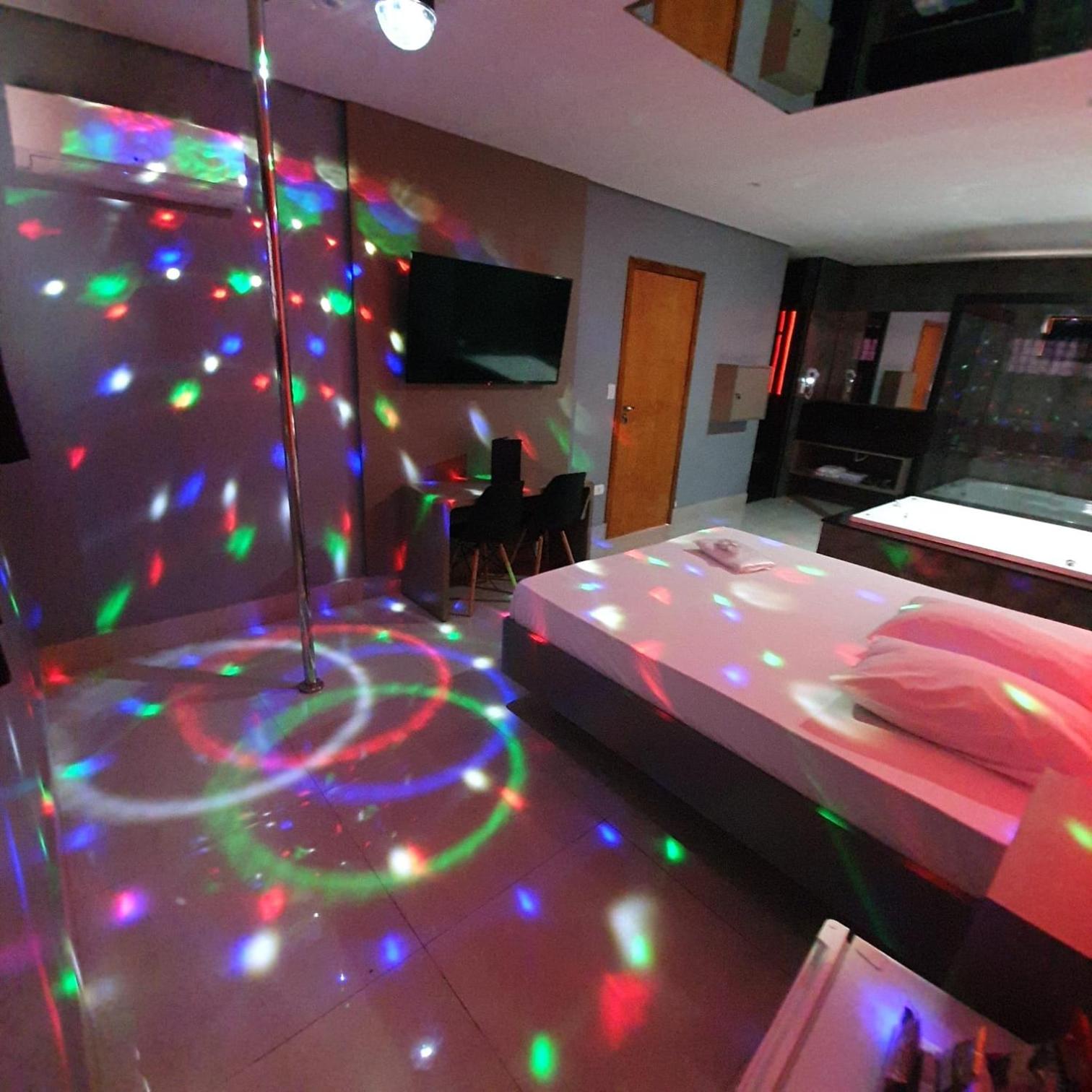 Deluxe Suite with Spa Bath - Photo 15