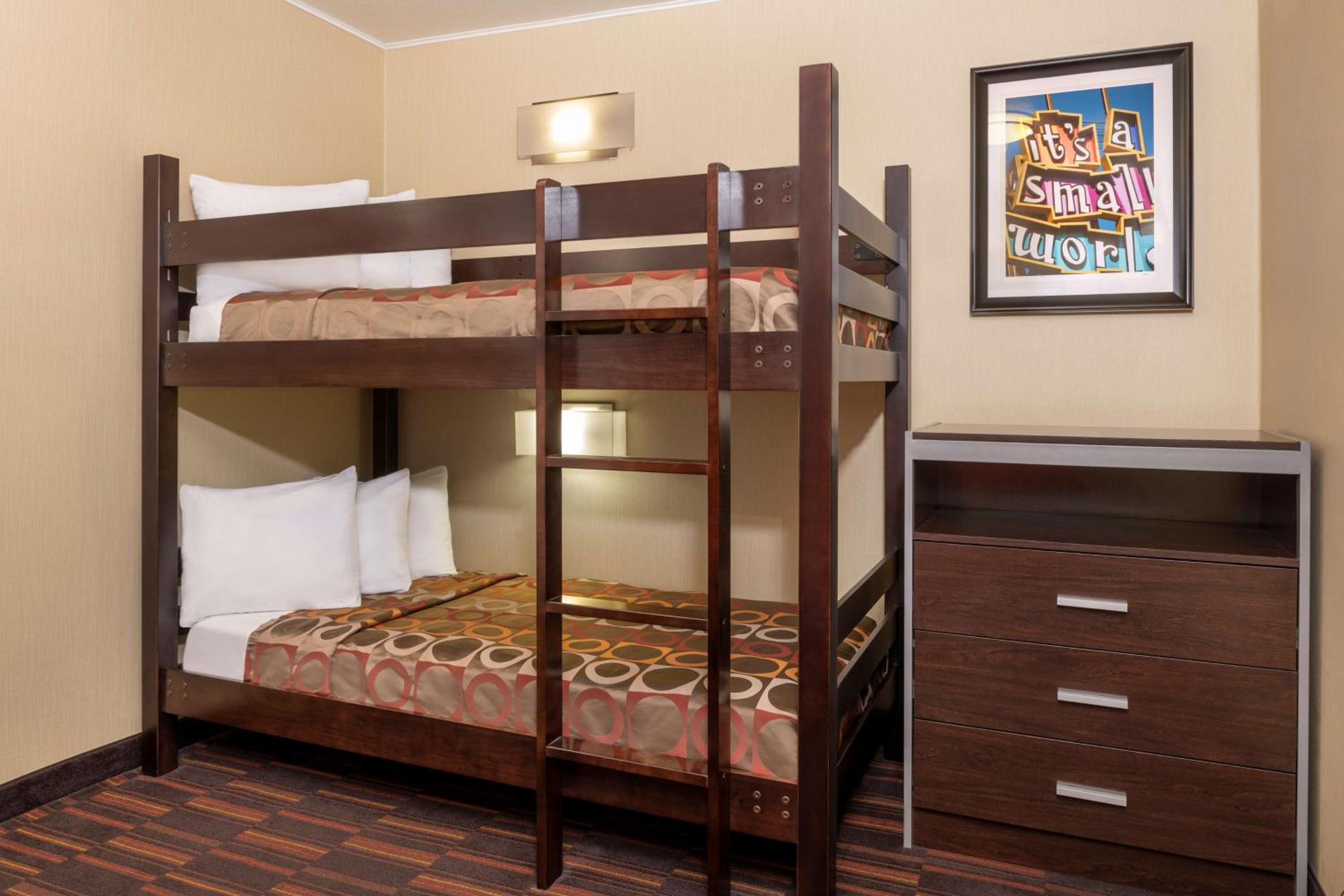 Two-Bedroom Family Suite - Non-Smoking - Photo 3