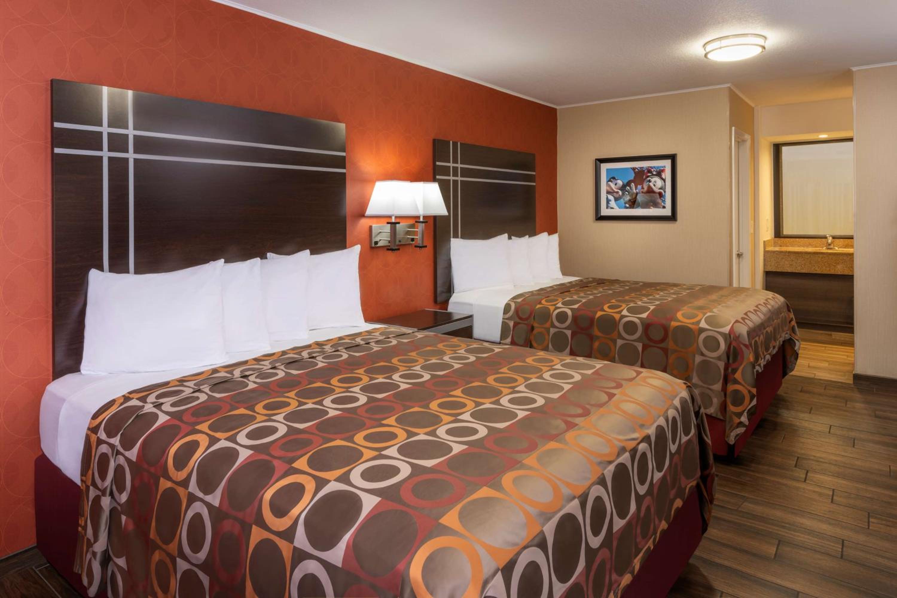Queen Room with Two Queen Beds - Non-Smoking - Photo 1