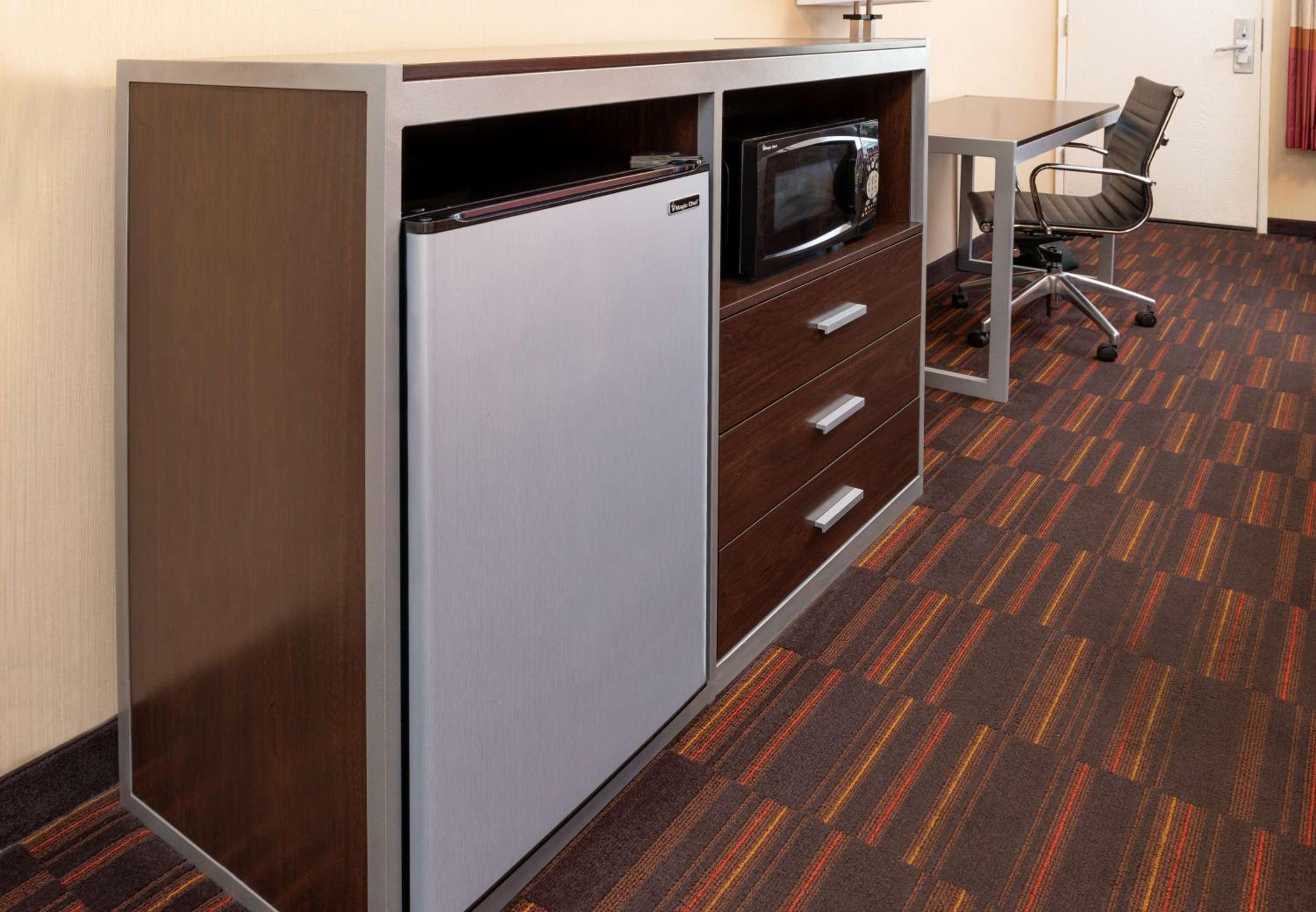King Room - Disability Access Tub - Photo 3