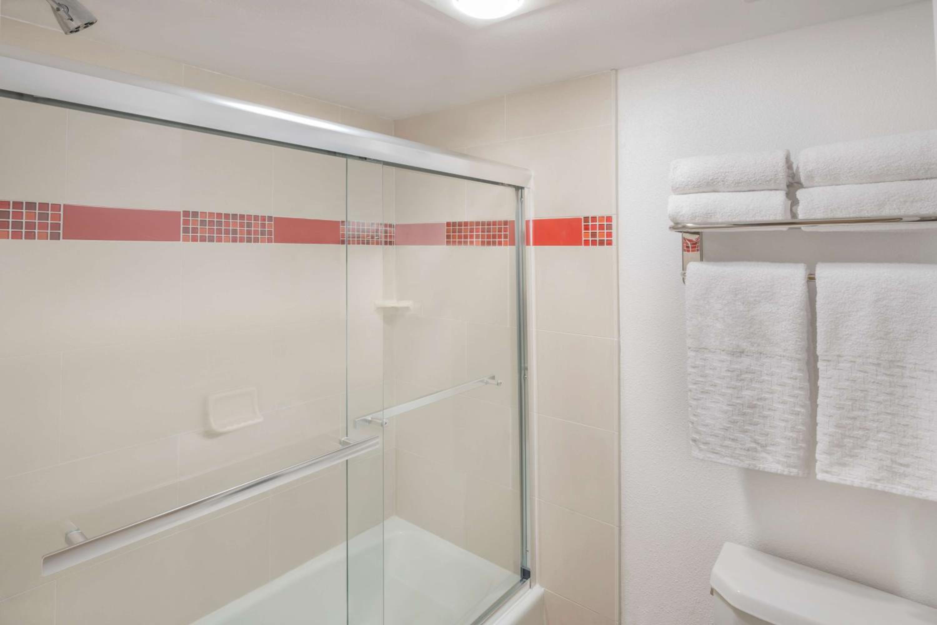 Two-Bedroom Family Suite - Non-Smoking - Photo 6