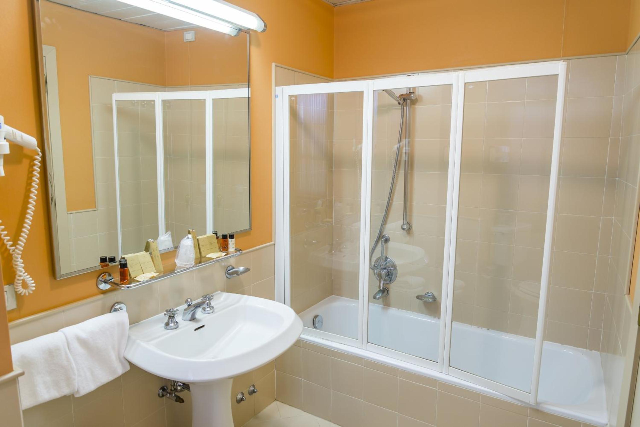 Standard Double Room - Photo 6