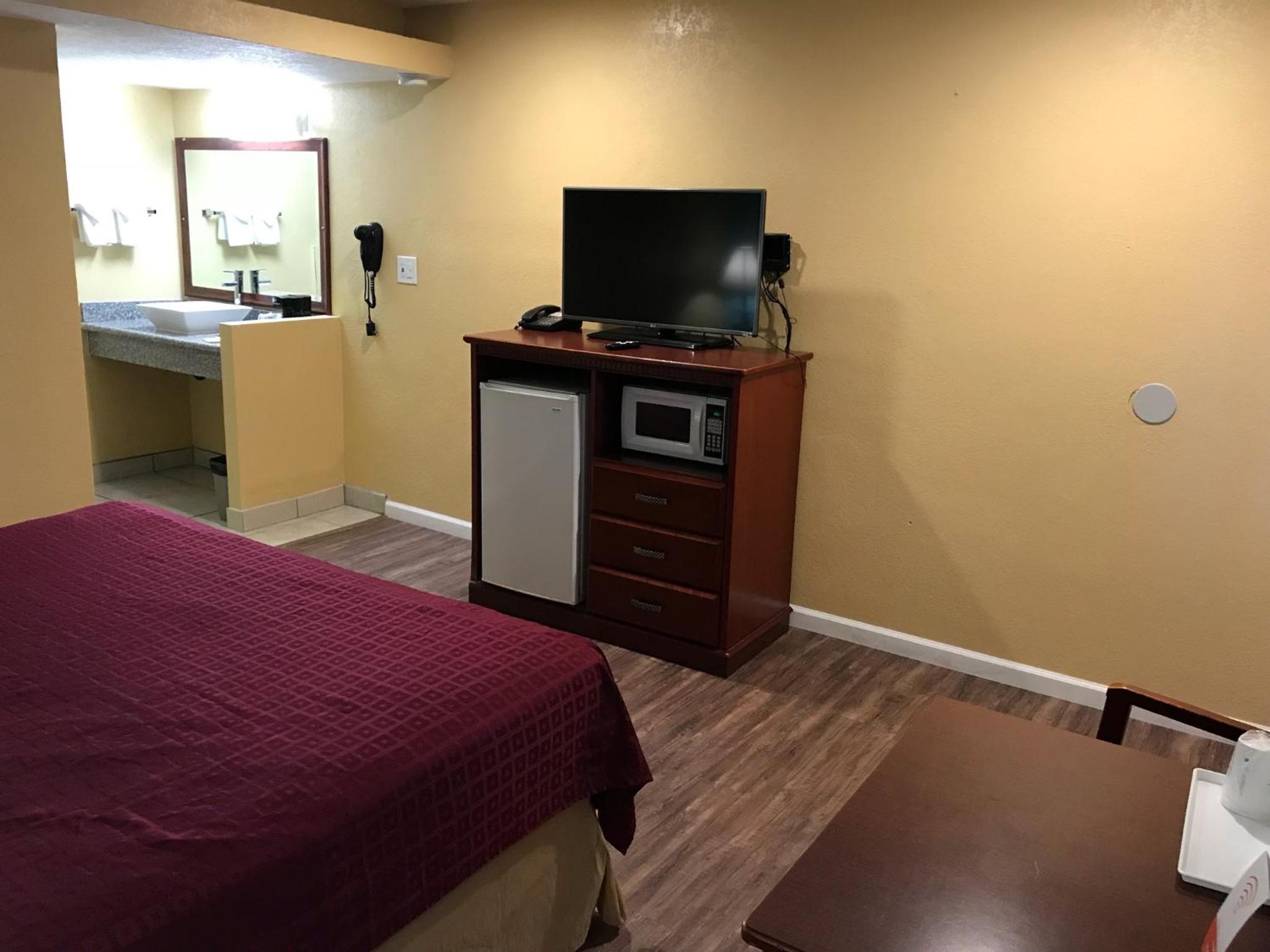 Deluxe King Room - Non-Smoking - Photo 1