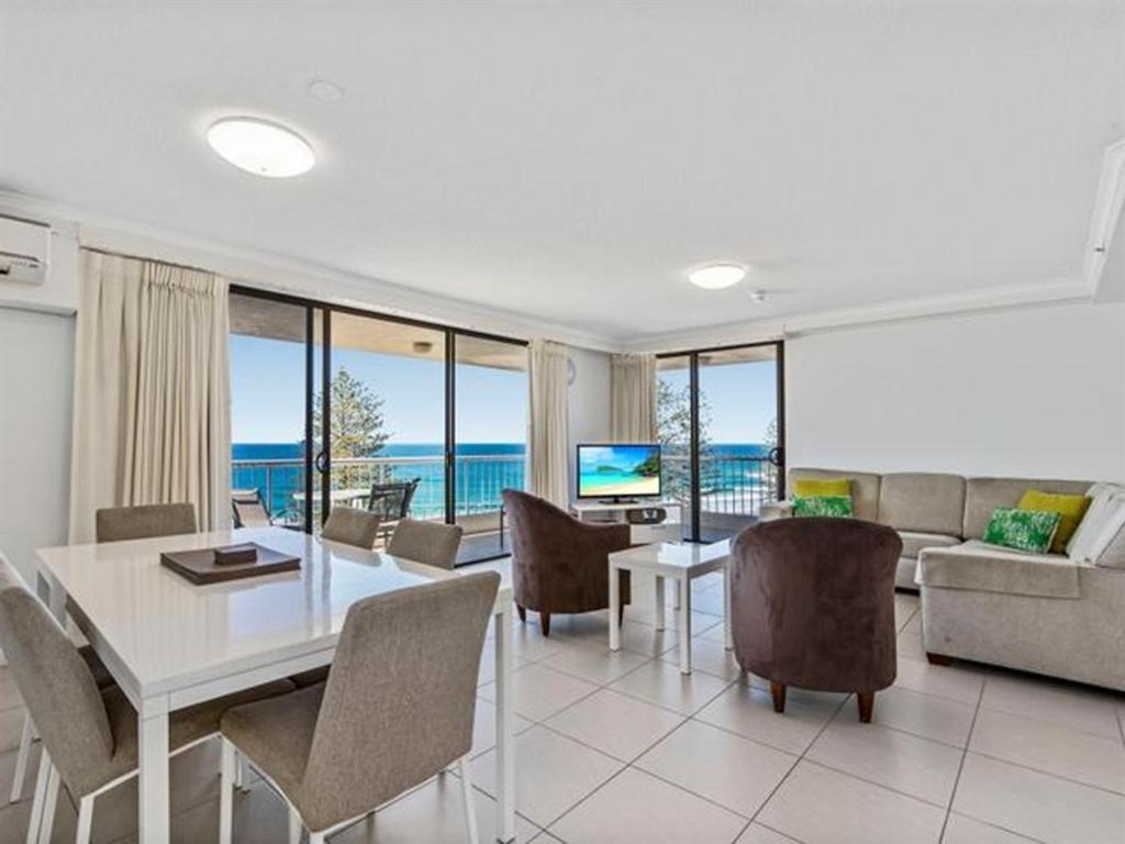 Three-Bedroom Apartment with Ocean View photo 2