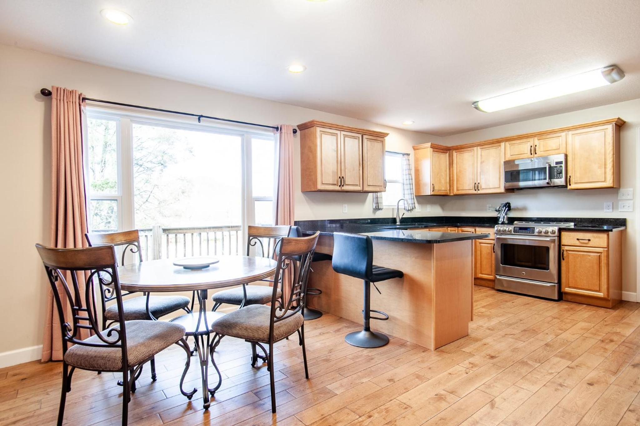 Three-Bedroom House photo 3