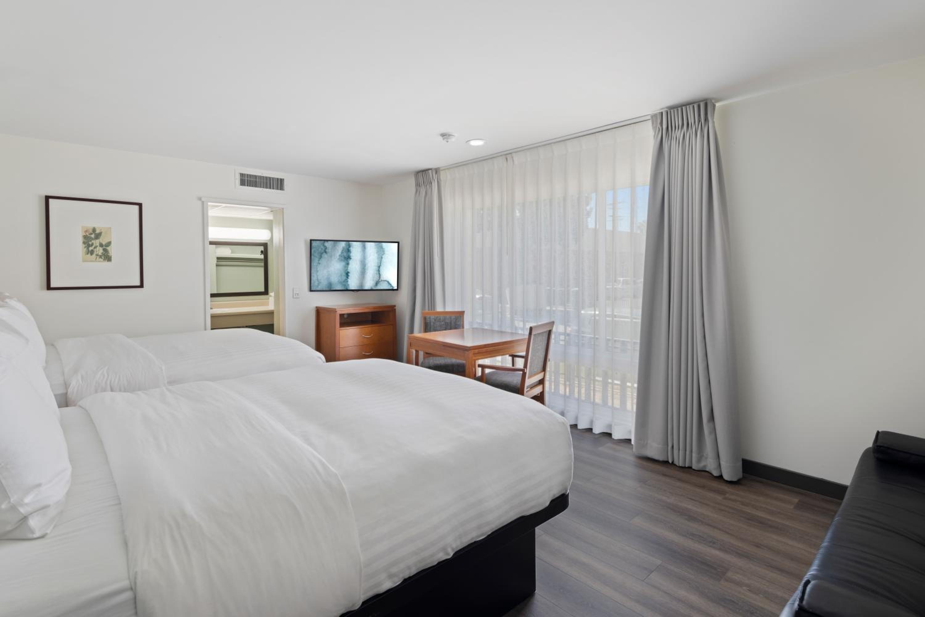 Two Queen Bed Suite - Photo 4
