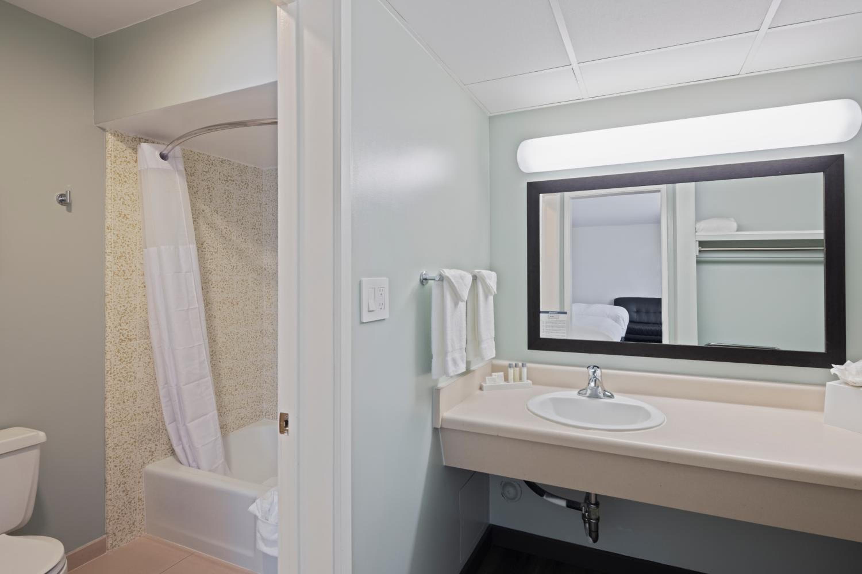 Two Queen Bed Suite - Photo 2