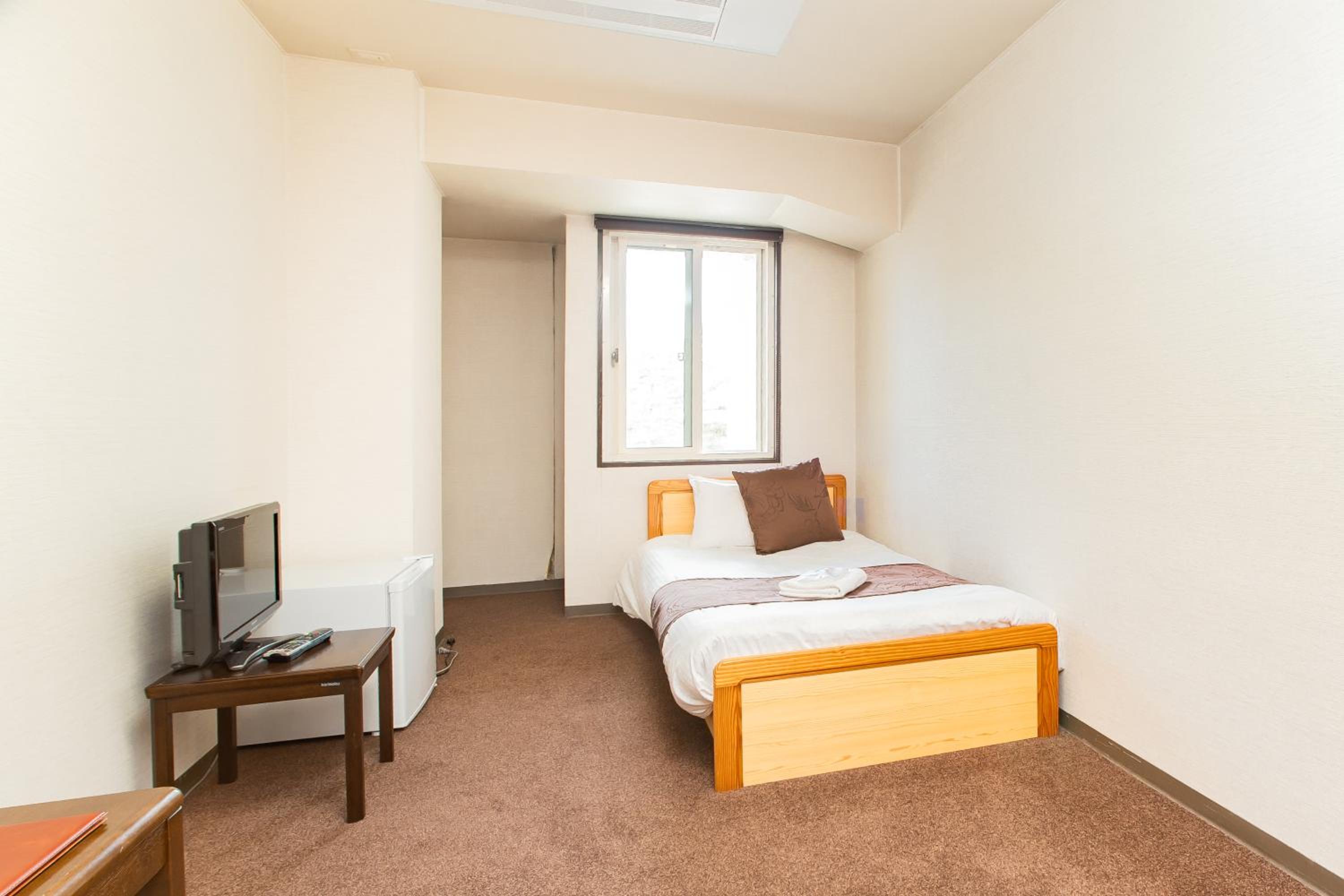 Single Room with Shared Bathroom