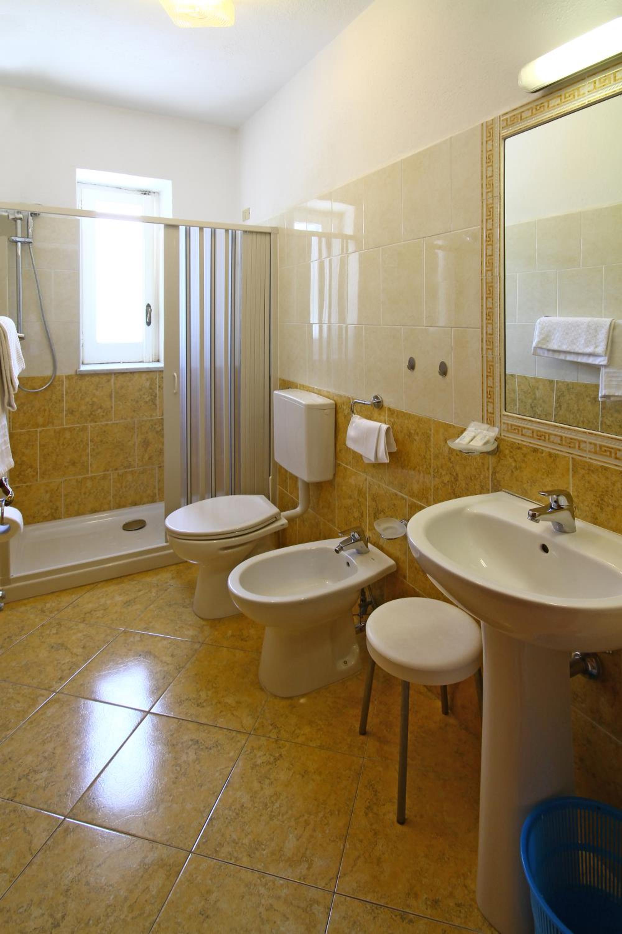 Double or Twin Room - Photo 3
