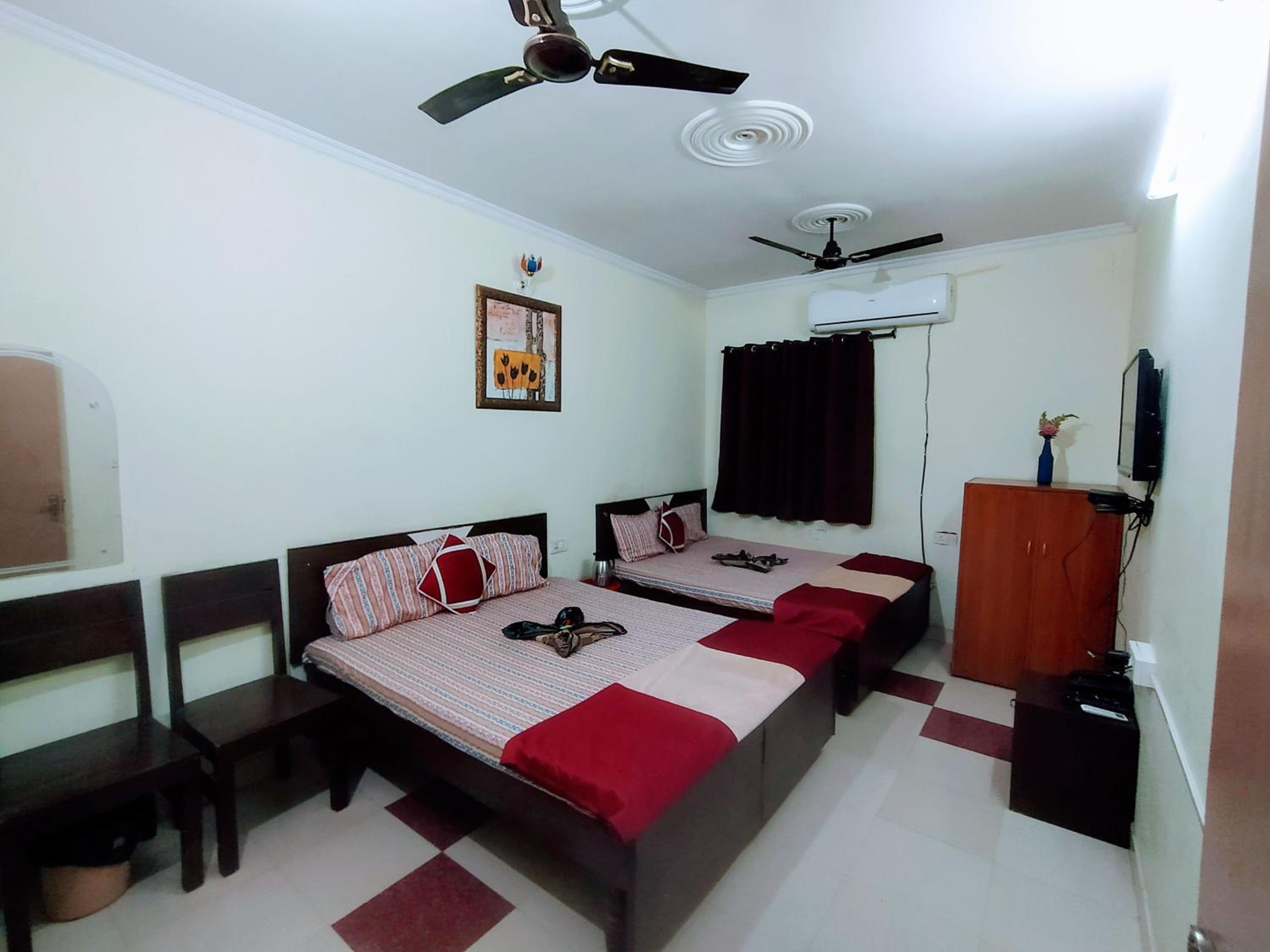 Family Room - Photo 2