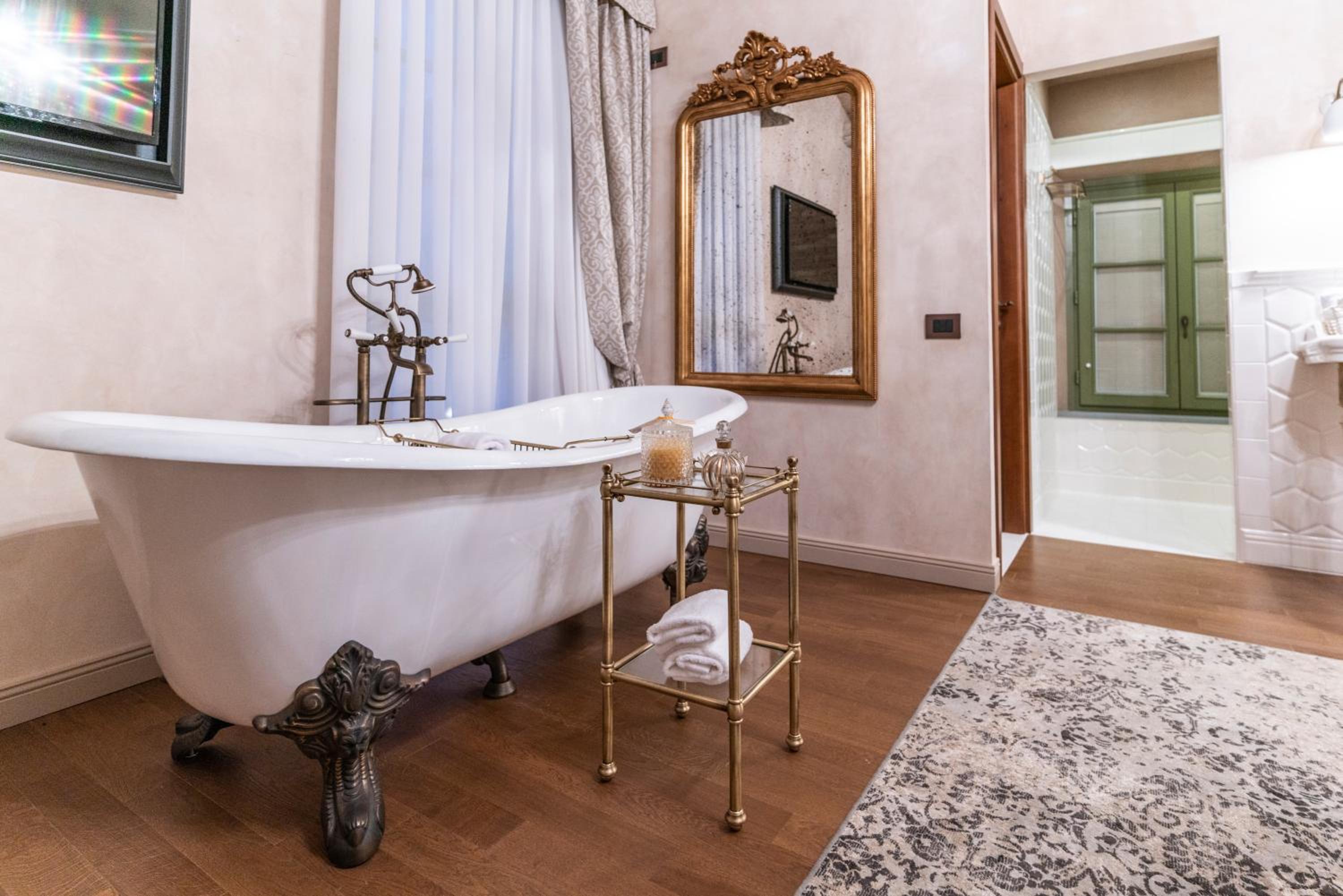 Deluxe Suite - Photo 2