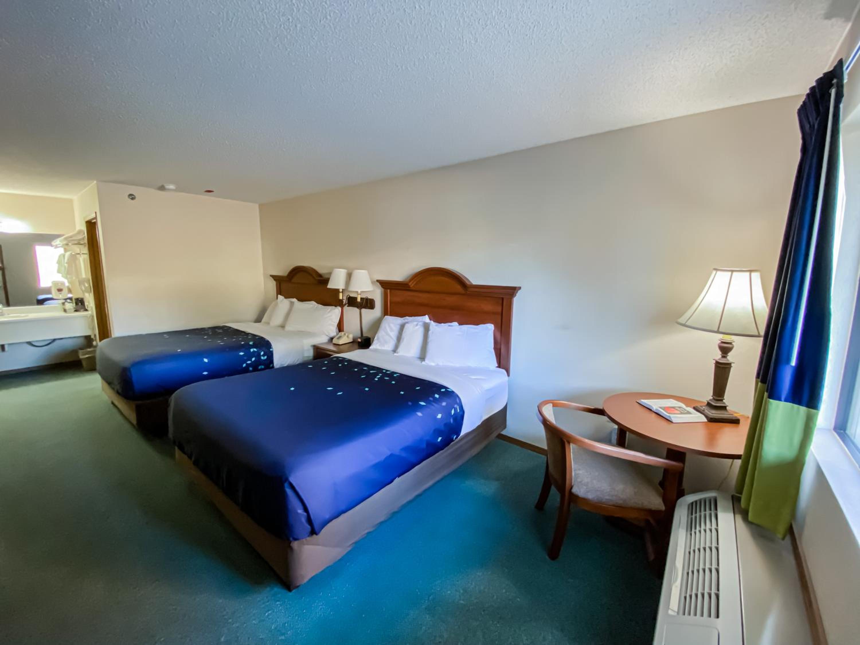 Deluxe Queen Room with Two Queen Beds: Stairs photo 1