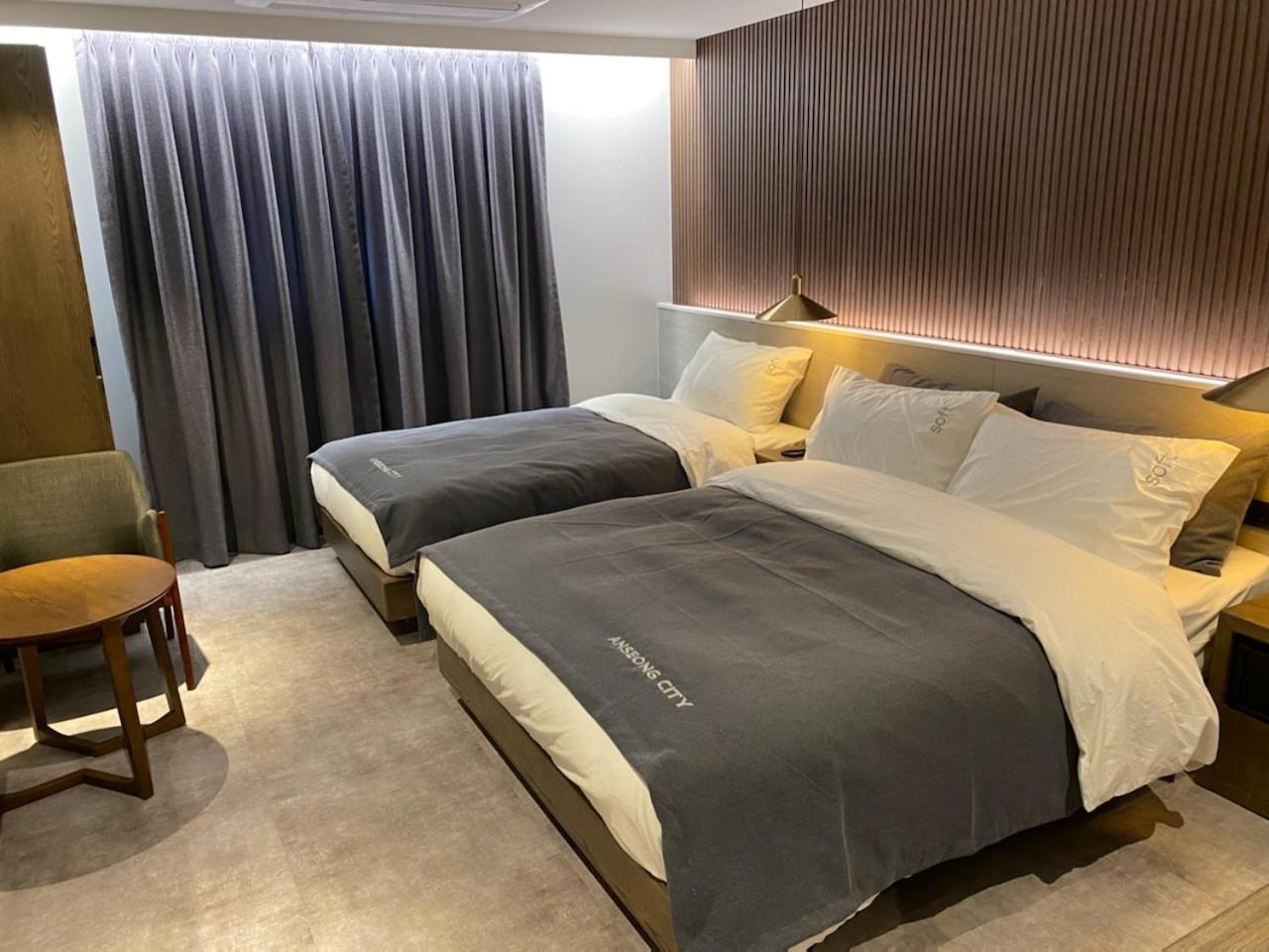 Twin Room with Bath