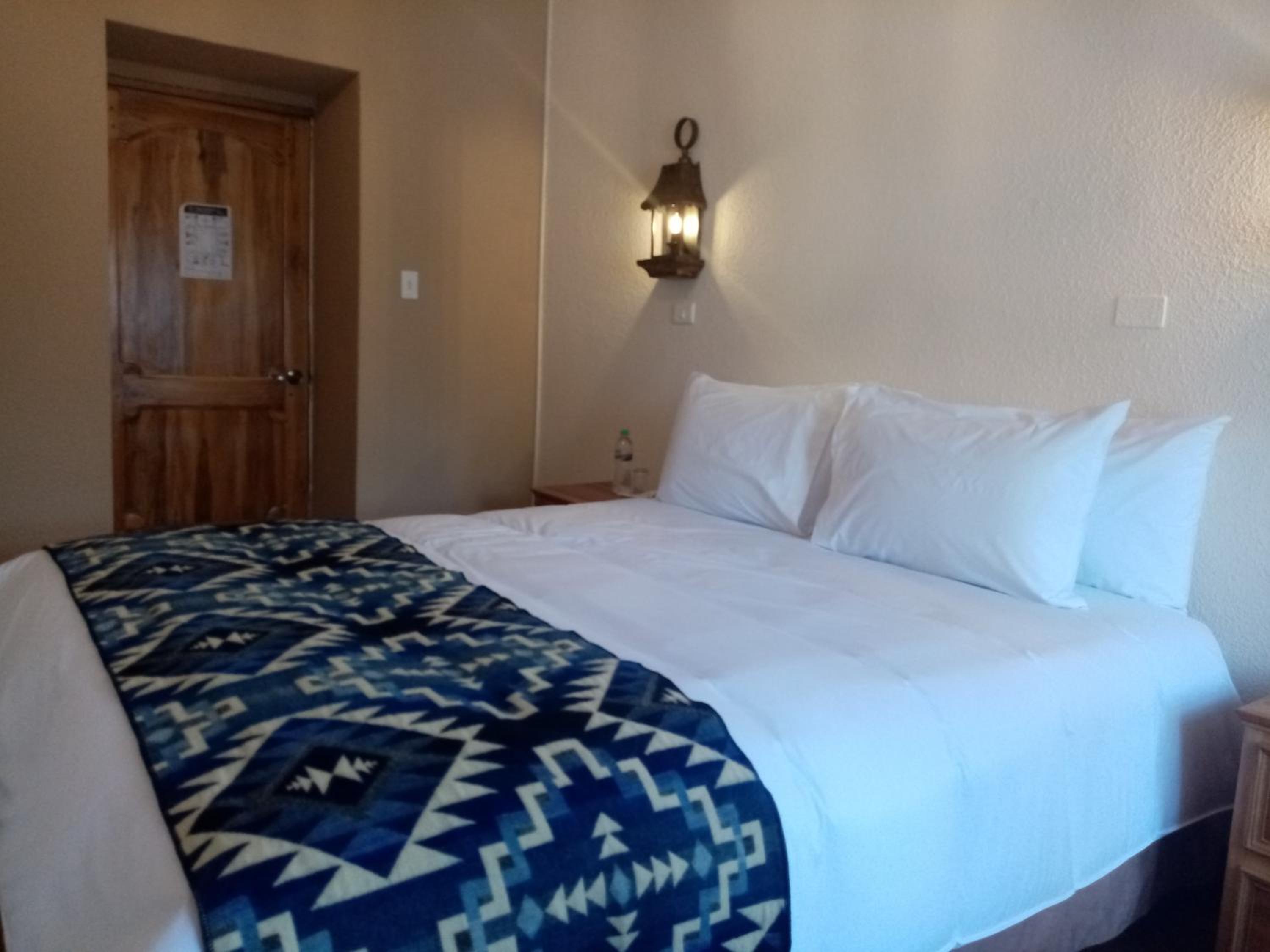 Deluxe Double Room (2 Adults + 1 Child)