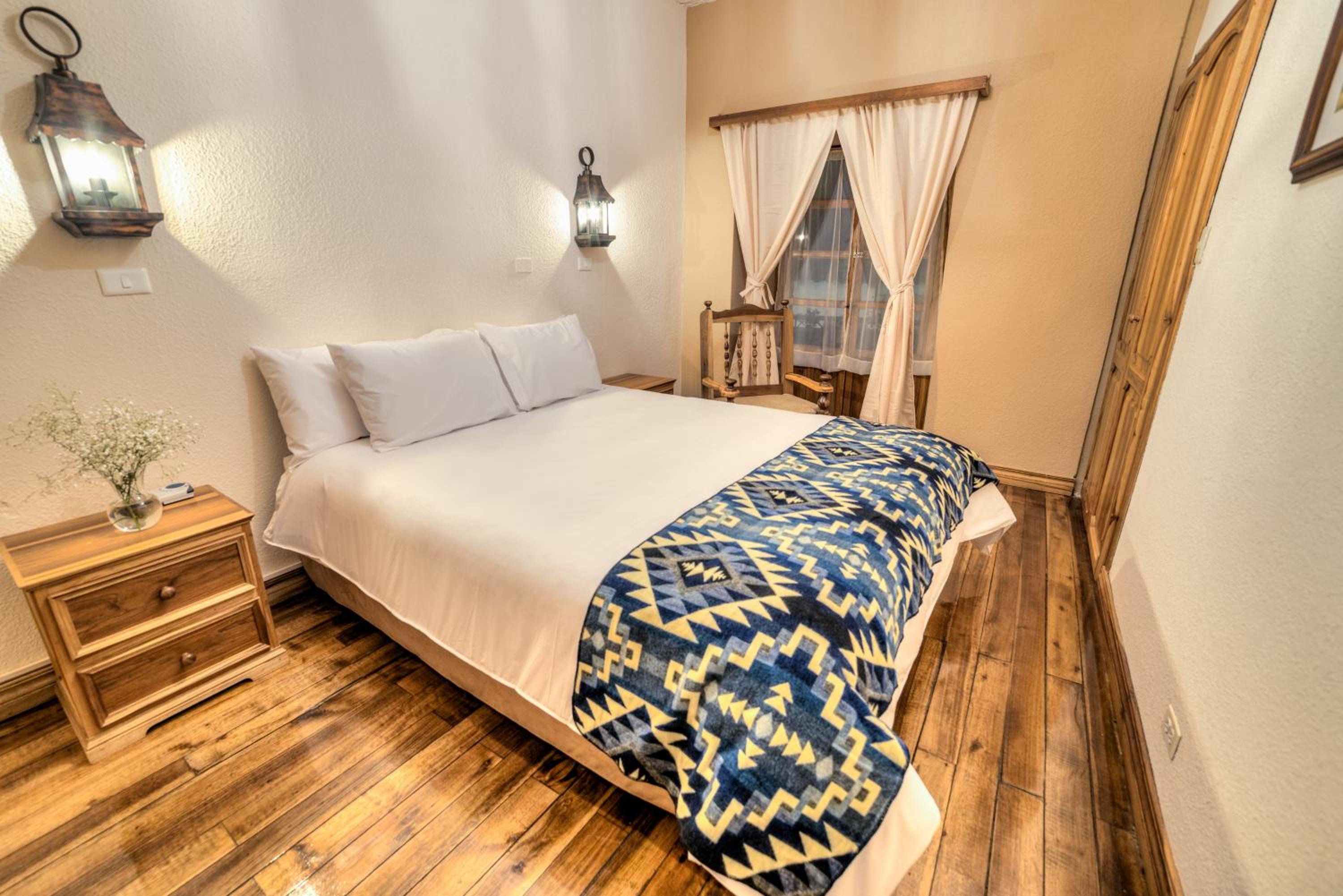 Deluxe Double Room (2 Adults + 1 Child) photo 2