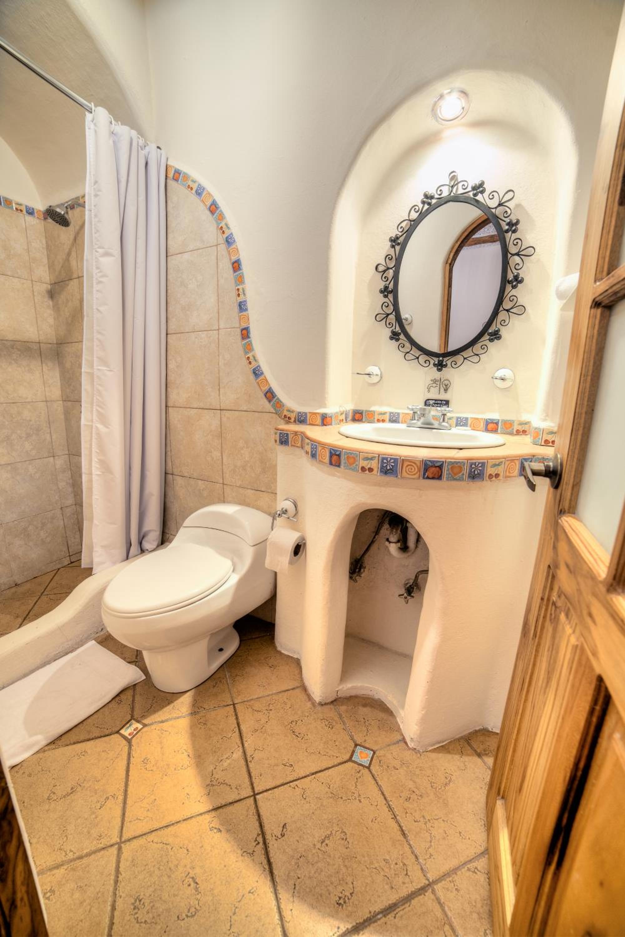 Deluxe Single Room with Balcony photo 3