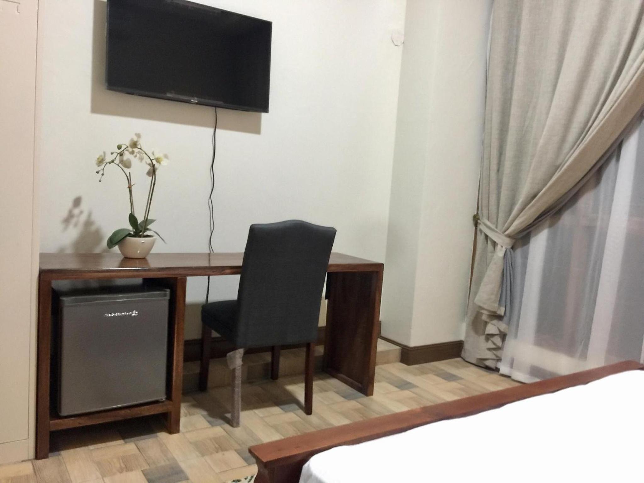 Deluxe Queen Room - Photo 5