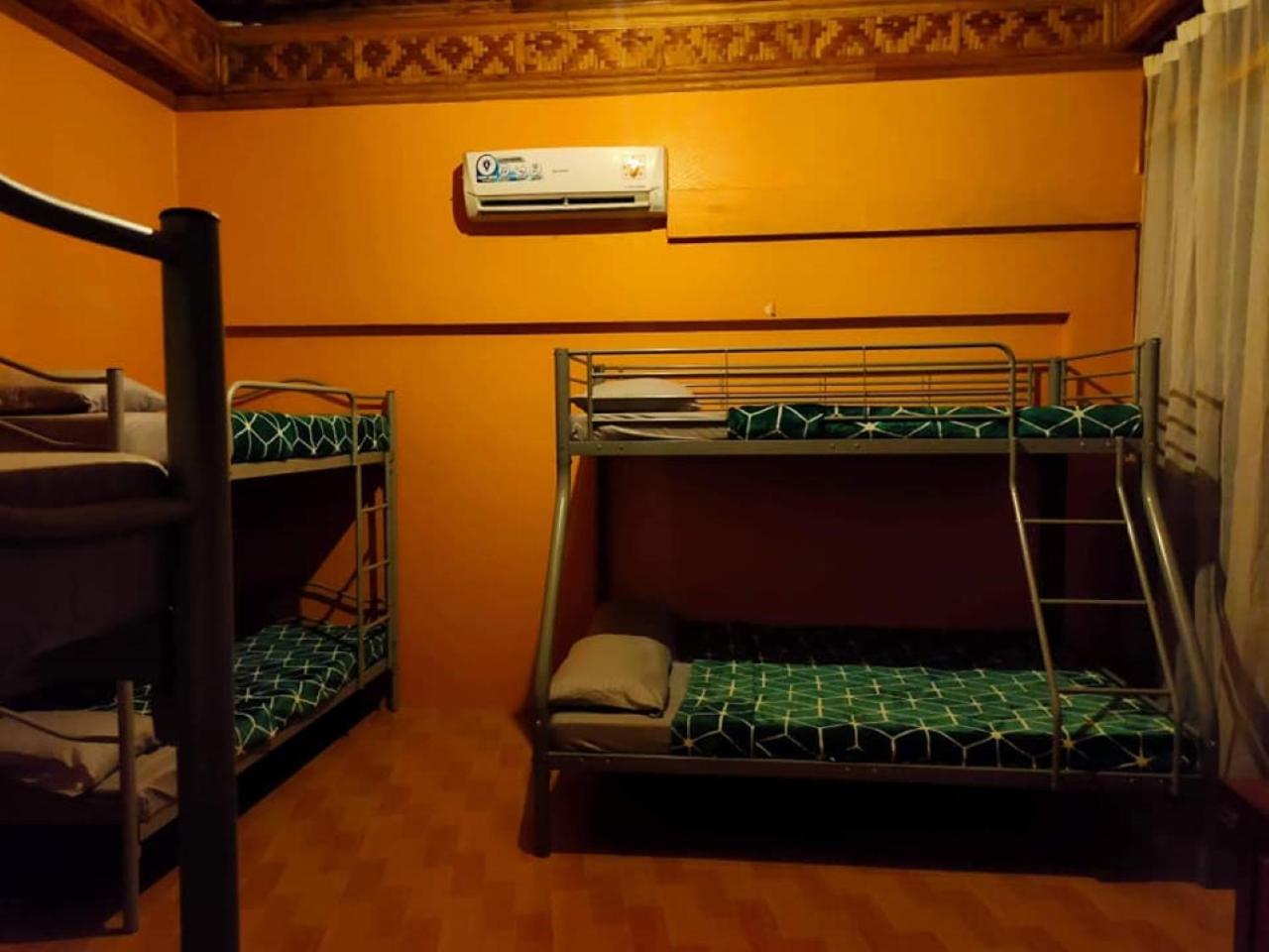 6-Bed Mixed Dormitory Room photo 1