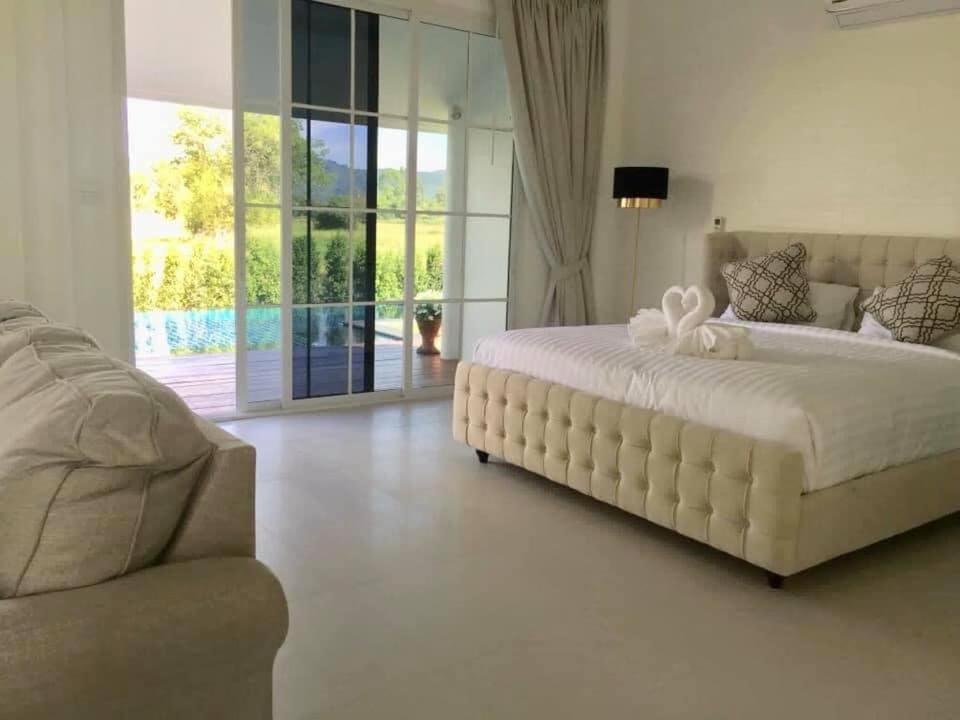 Three-Bedroom Villa photo 2