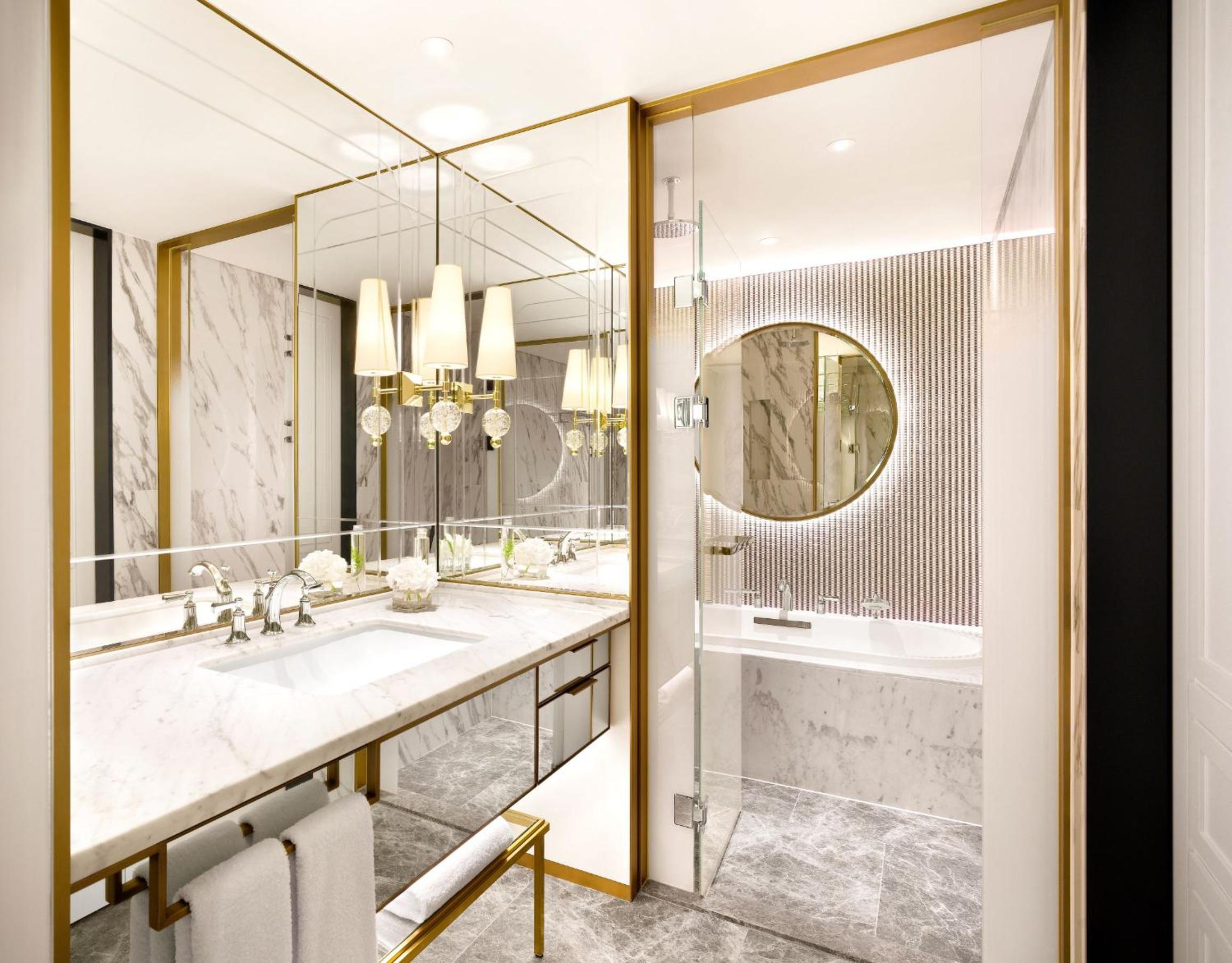Magnifique Room with 1 King Size Bed - Photo 3