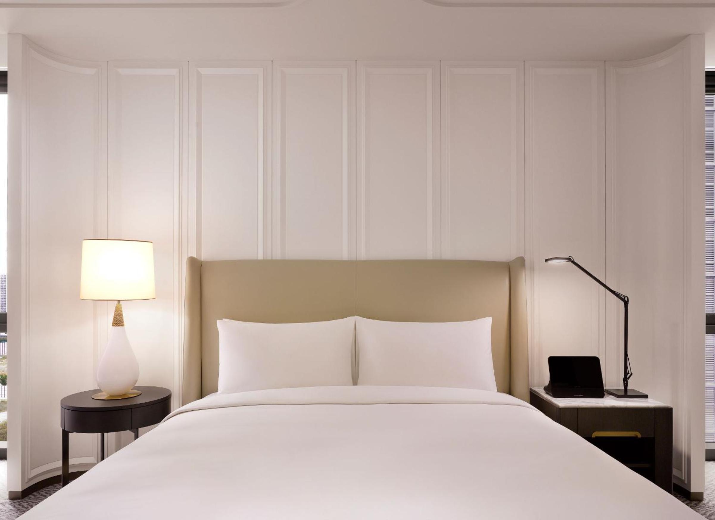 Prestige Suite with Club Millésime Access, 1 King Size Bed, Lake View - Photo 7