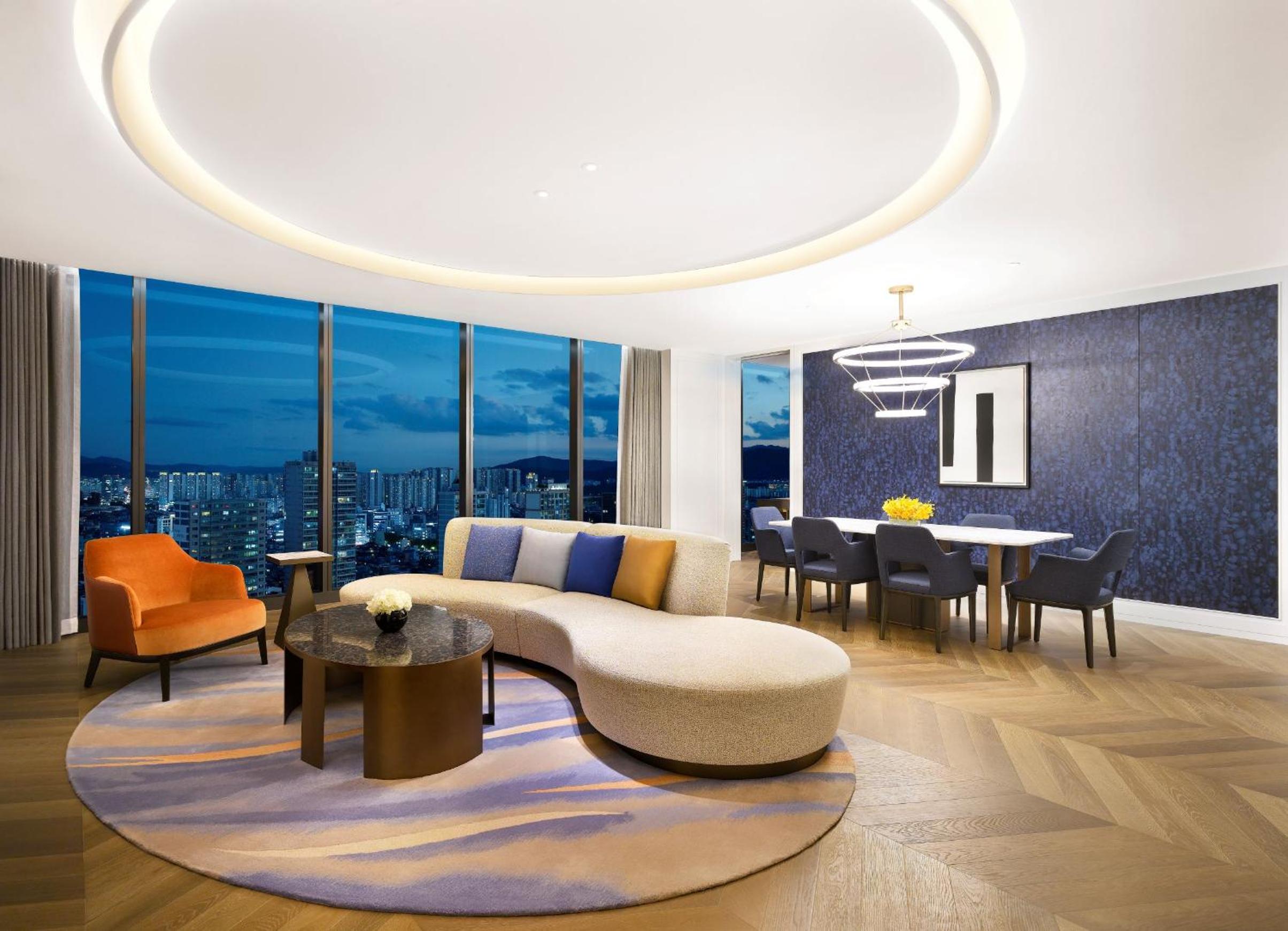 Opera Suite with Club Millésime Access, 1 King Size Bed, Lake View - Photo 4
