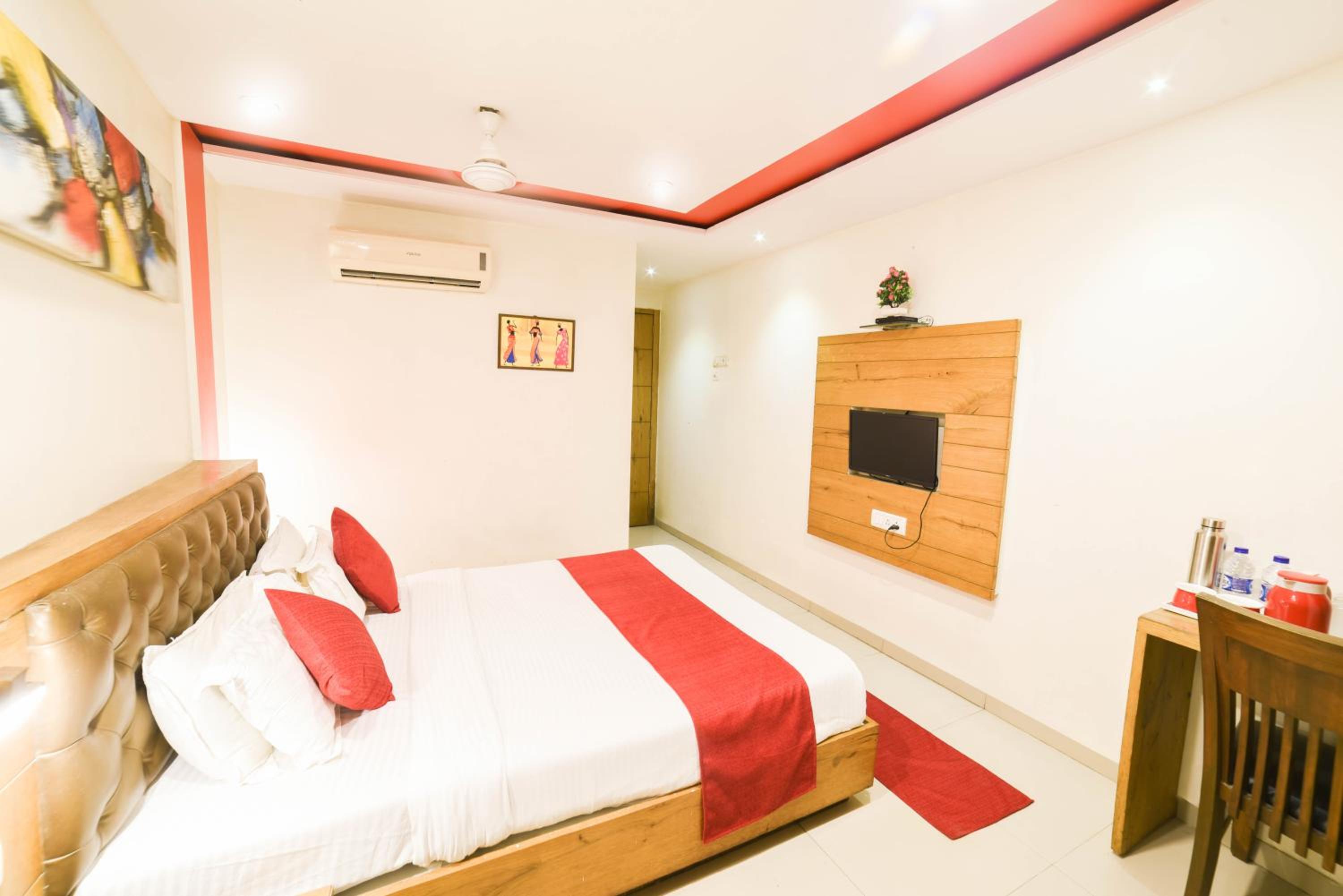 Deluxe Double Room - Photo 14