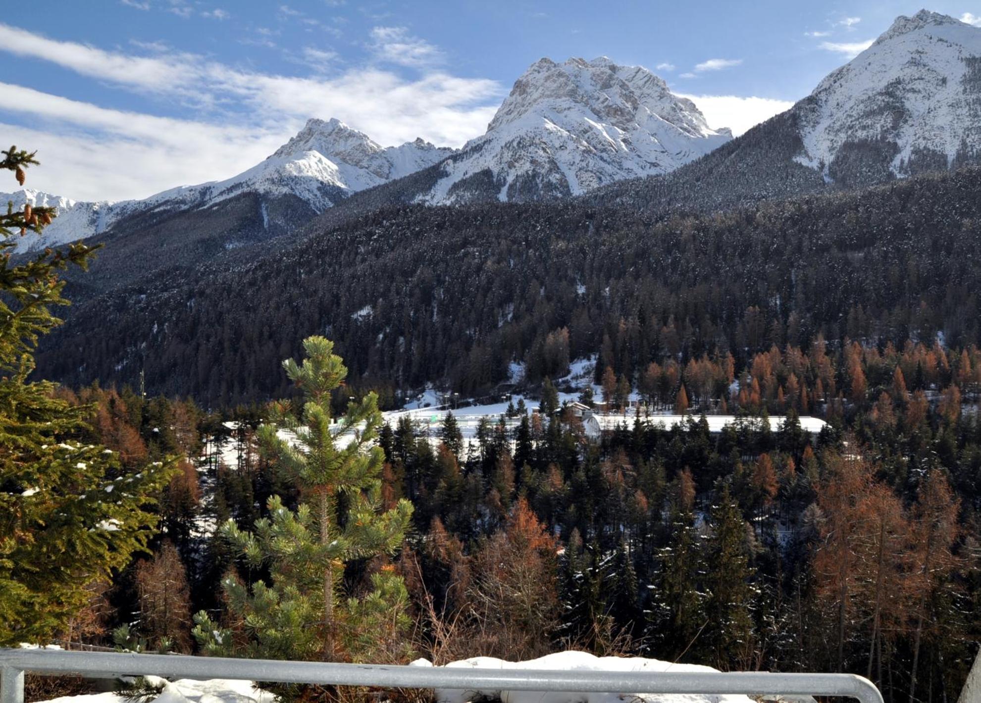Apartment with Mountain View photo 3