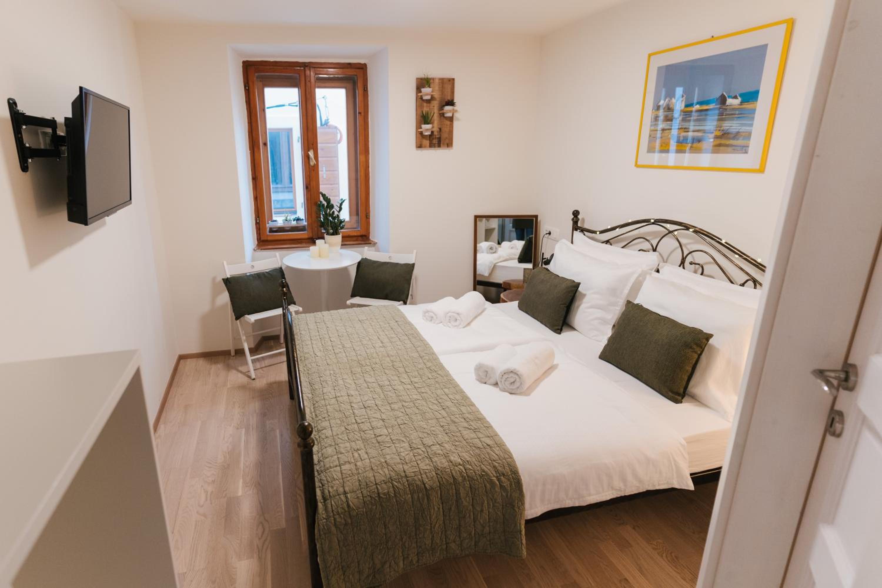 Double Room with Private Bathroom - Photo 1