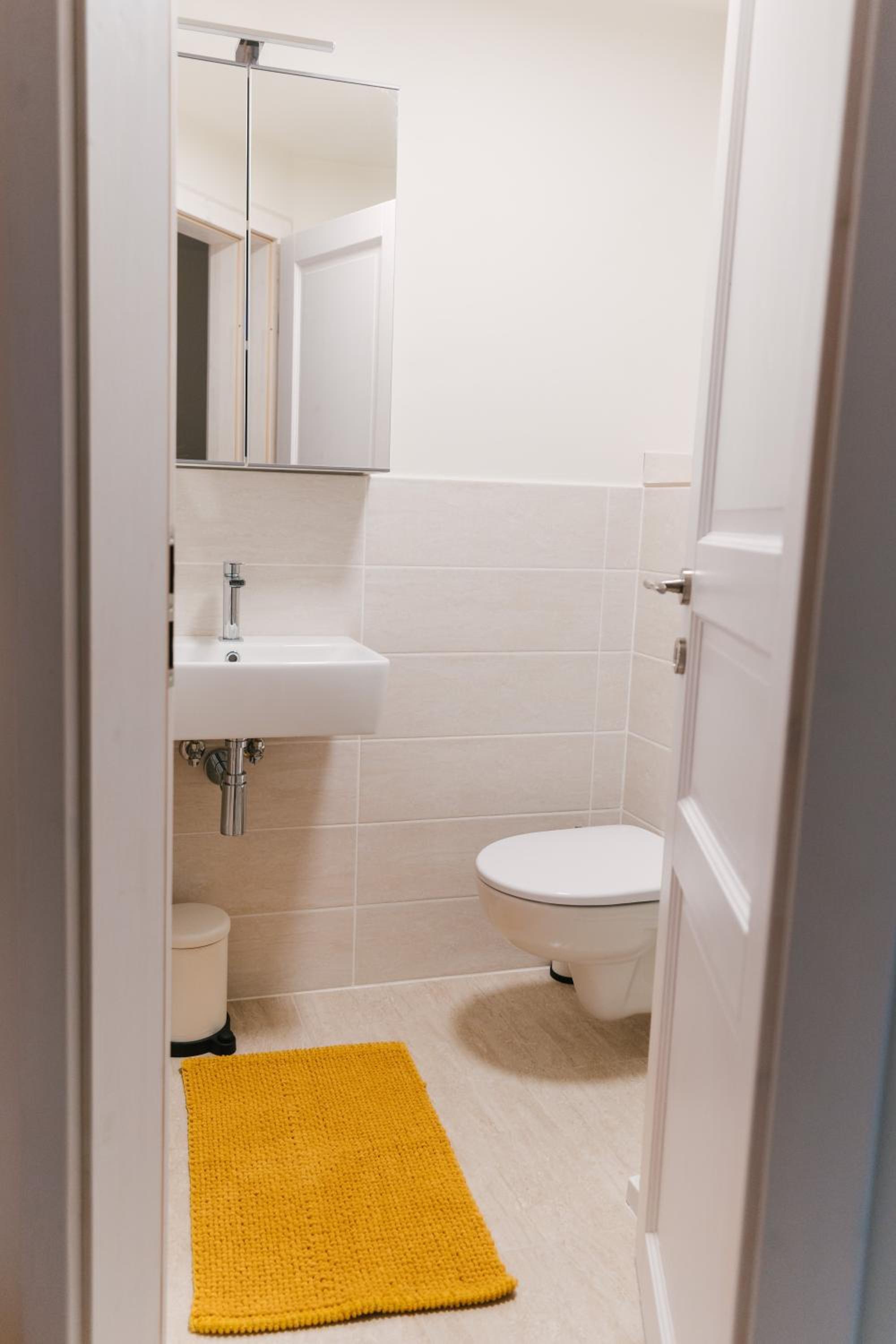 Double Room with Private Bathroom - Photo 6