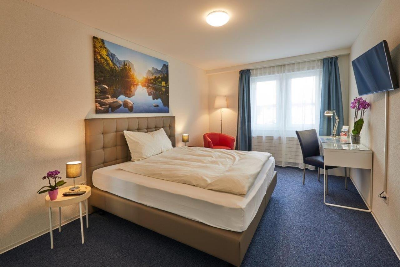Double room in shared apartment with shared bathroom and shared kitchen photo 2