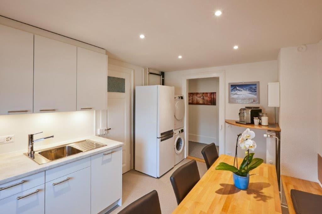 Single room in shared apartment with shared bathroom and shared kitchen photo 2