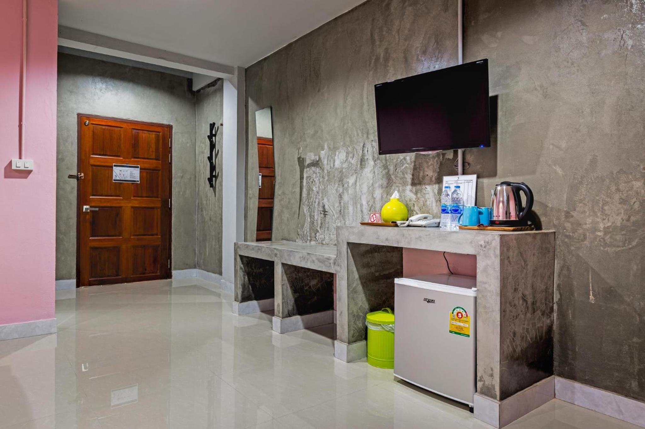 Double Room with Balcony - Photo 4