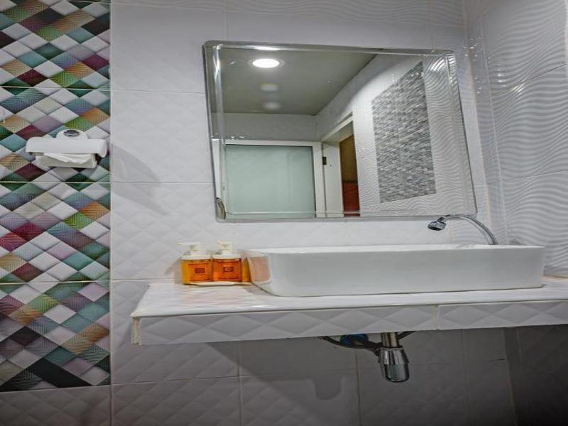 Double Room with Balcony - Photo 5