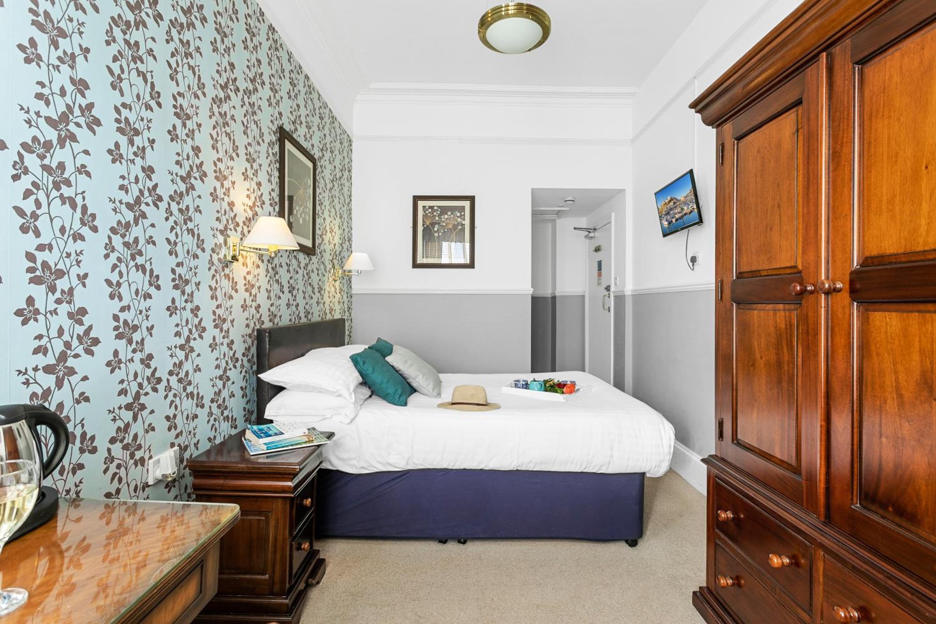 Standard Double Room photo 3