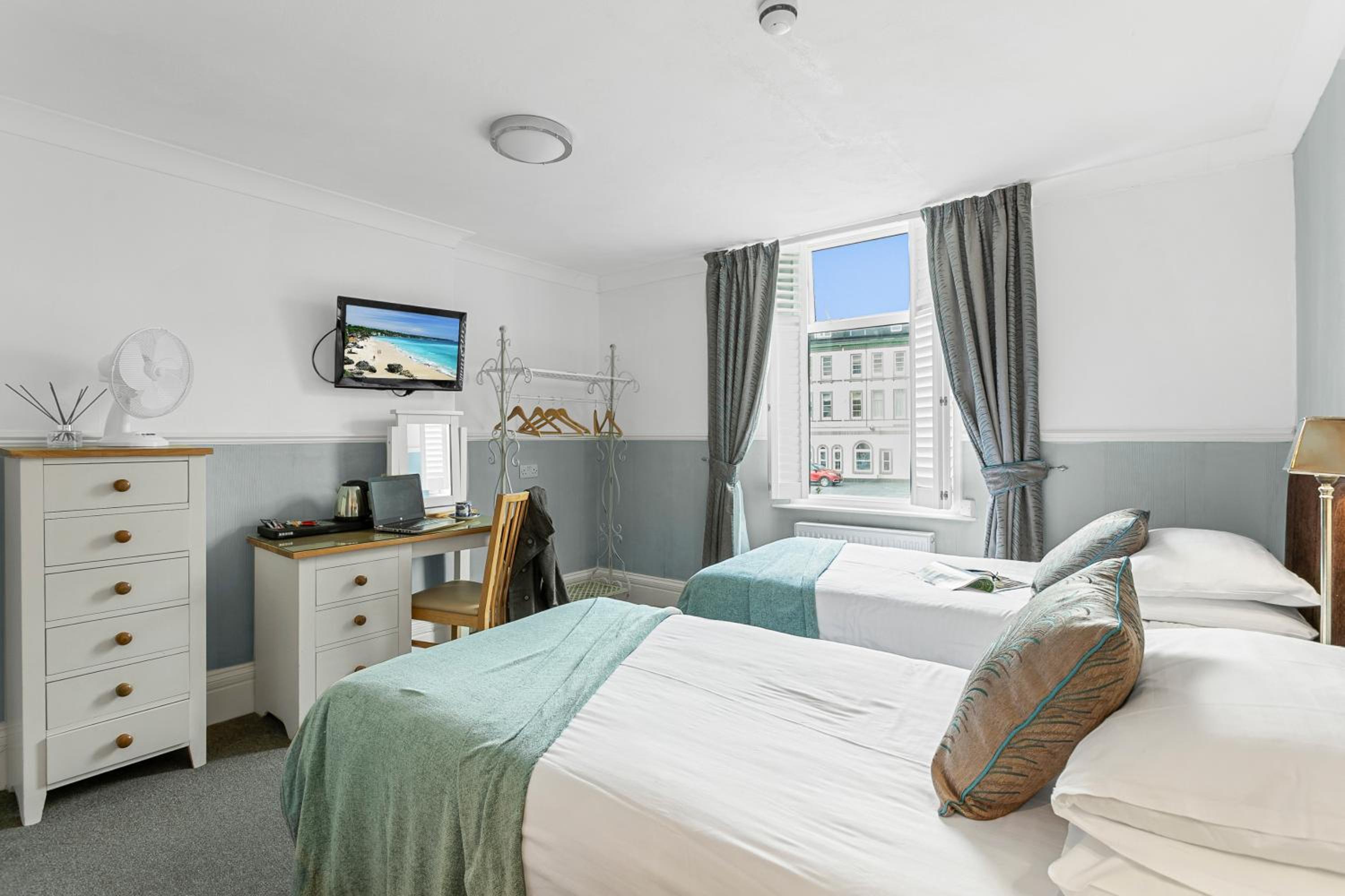 Deluxe Double or Twin Room photo 2