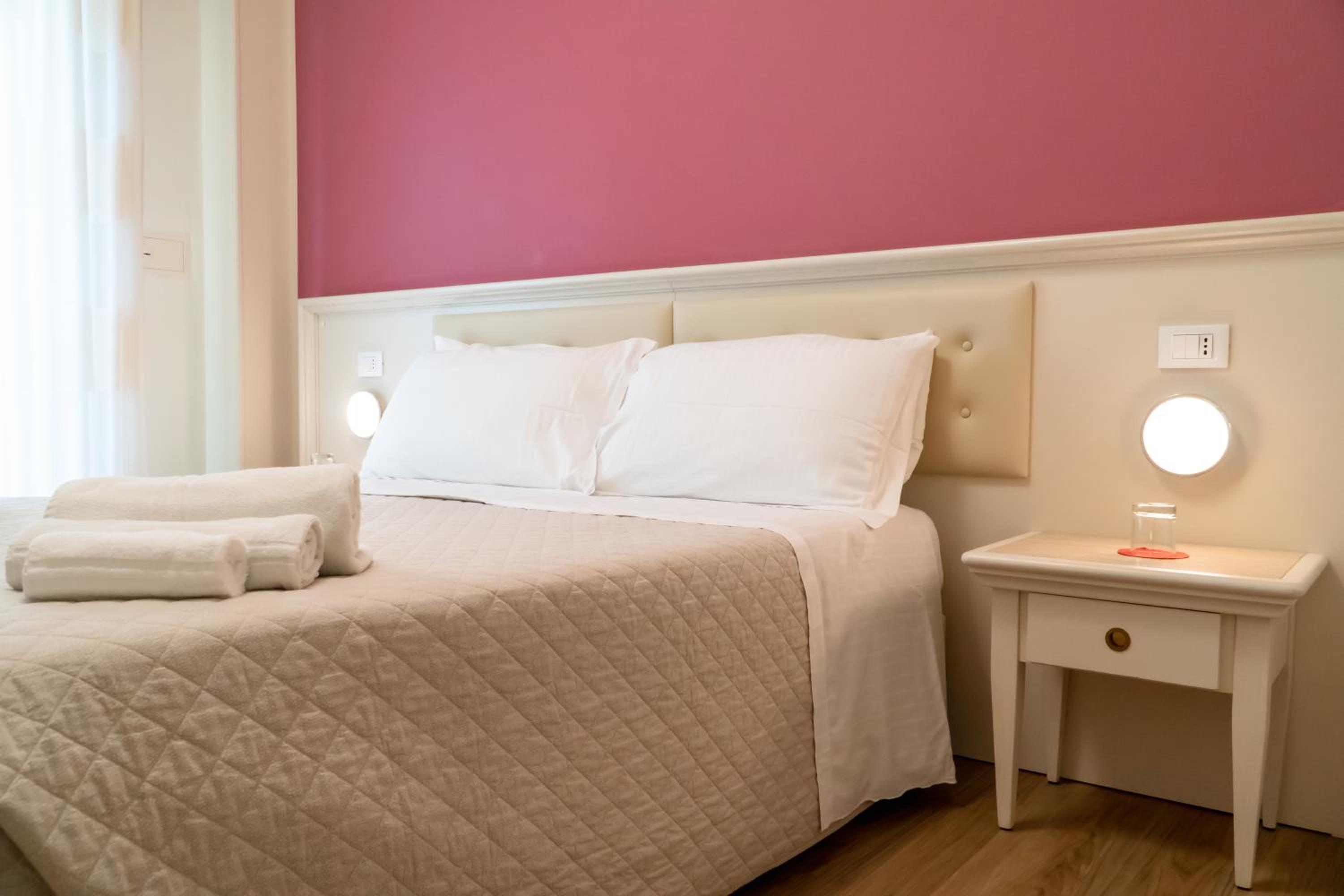 Standard Double Room - Photo 5