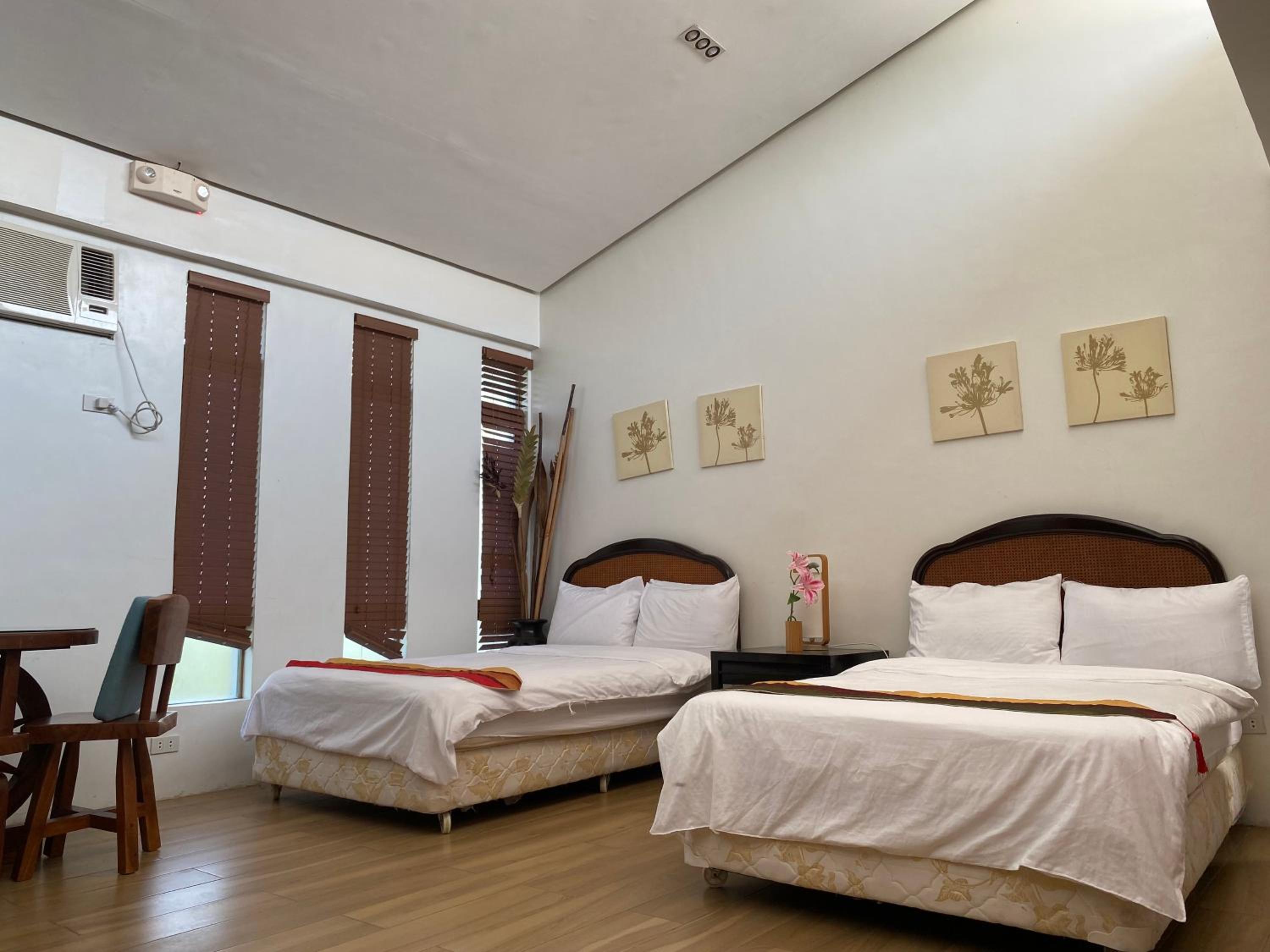 Villa - Photo 1