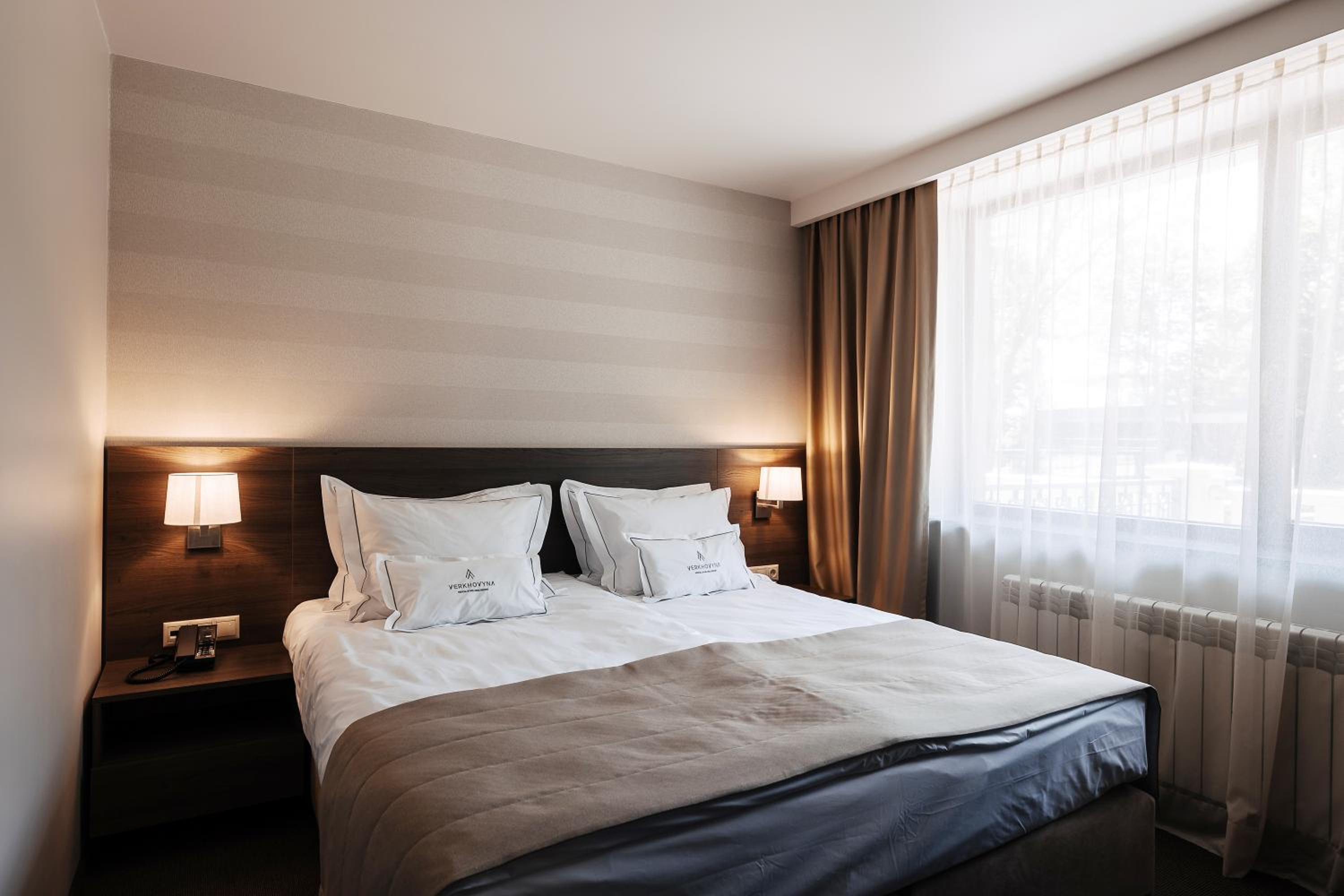 Deluxe Double Room with Bath photo 3