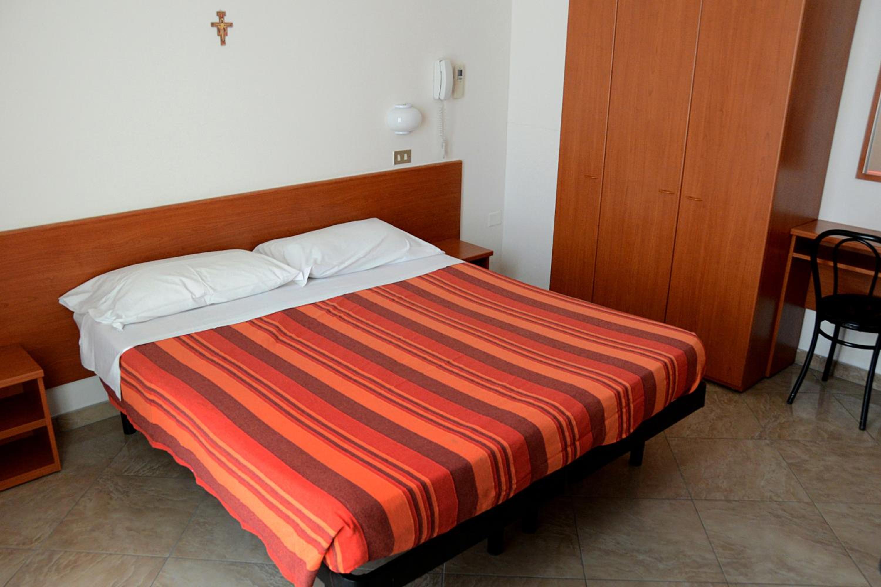 Double or Twin Room photo 3