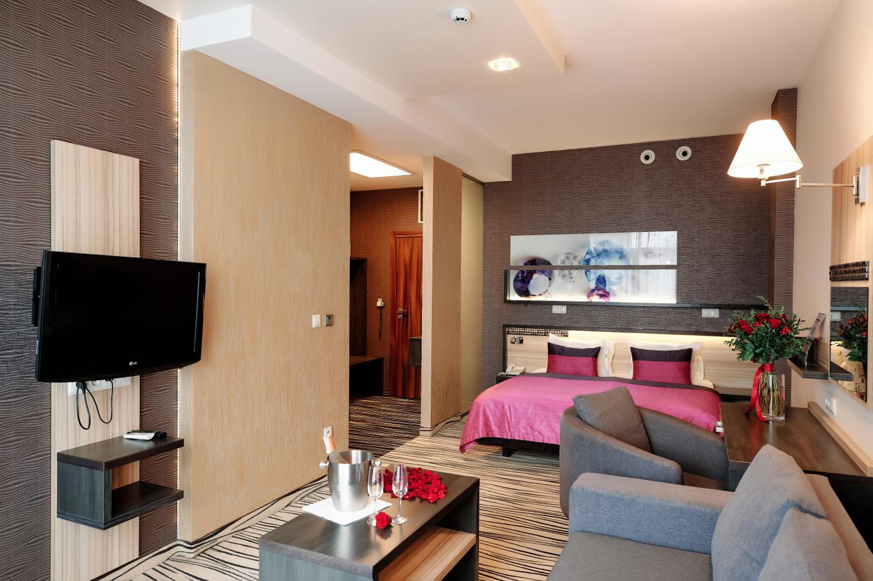 Premium Double or Twin Room - Photo 4