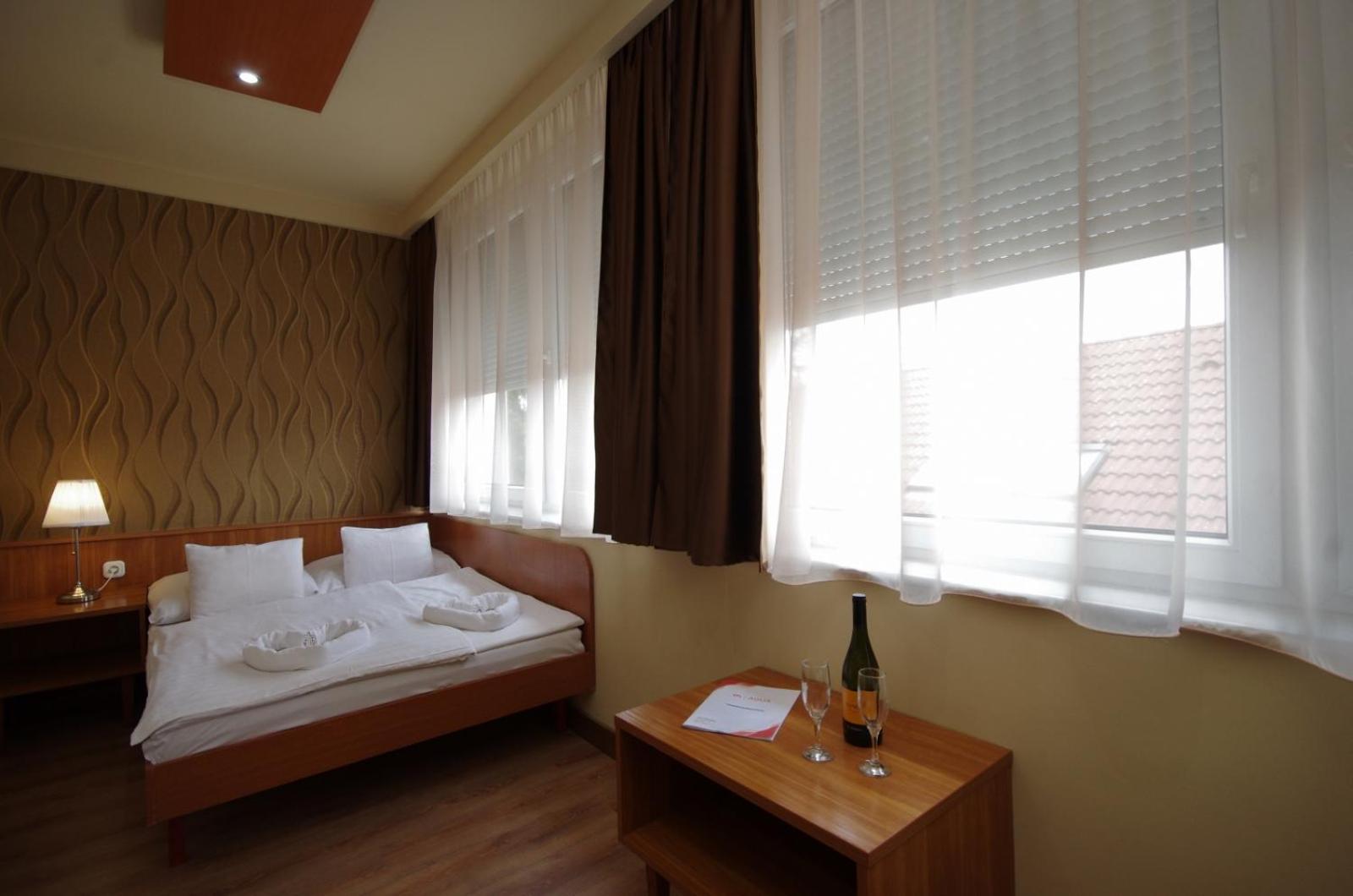 Standard Double Room - Photo 2