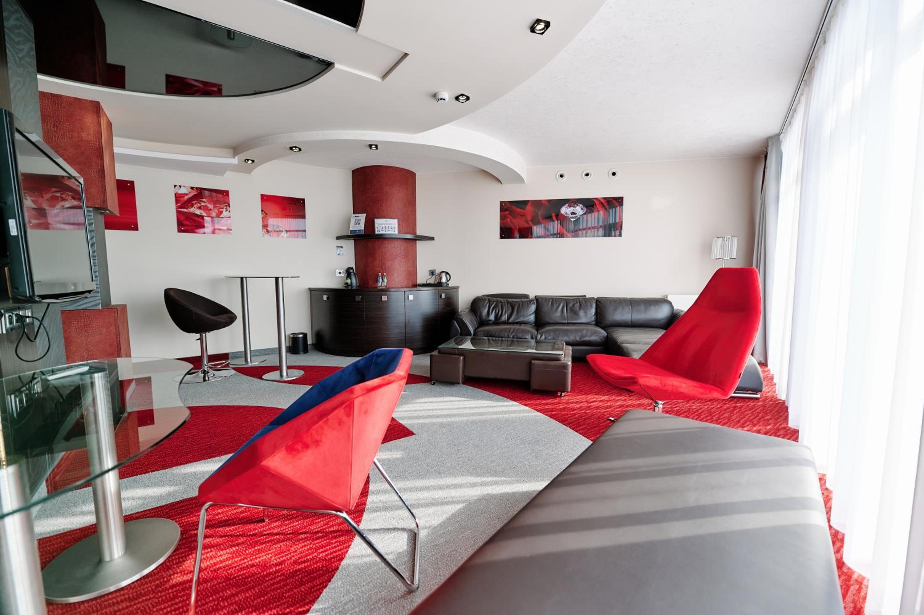 Suite - Photo 4