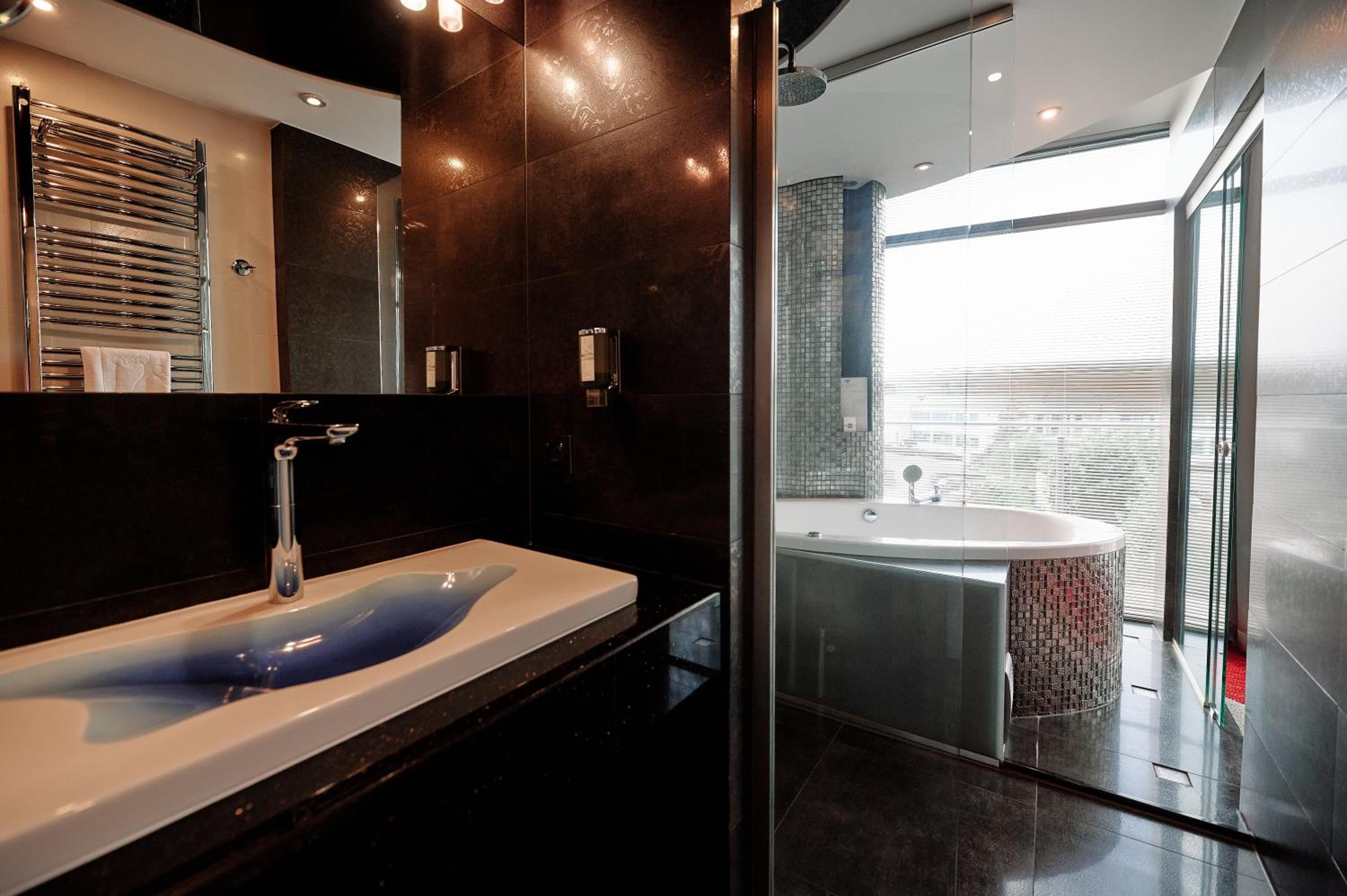 Suite - Photo 8