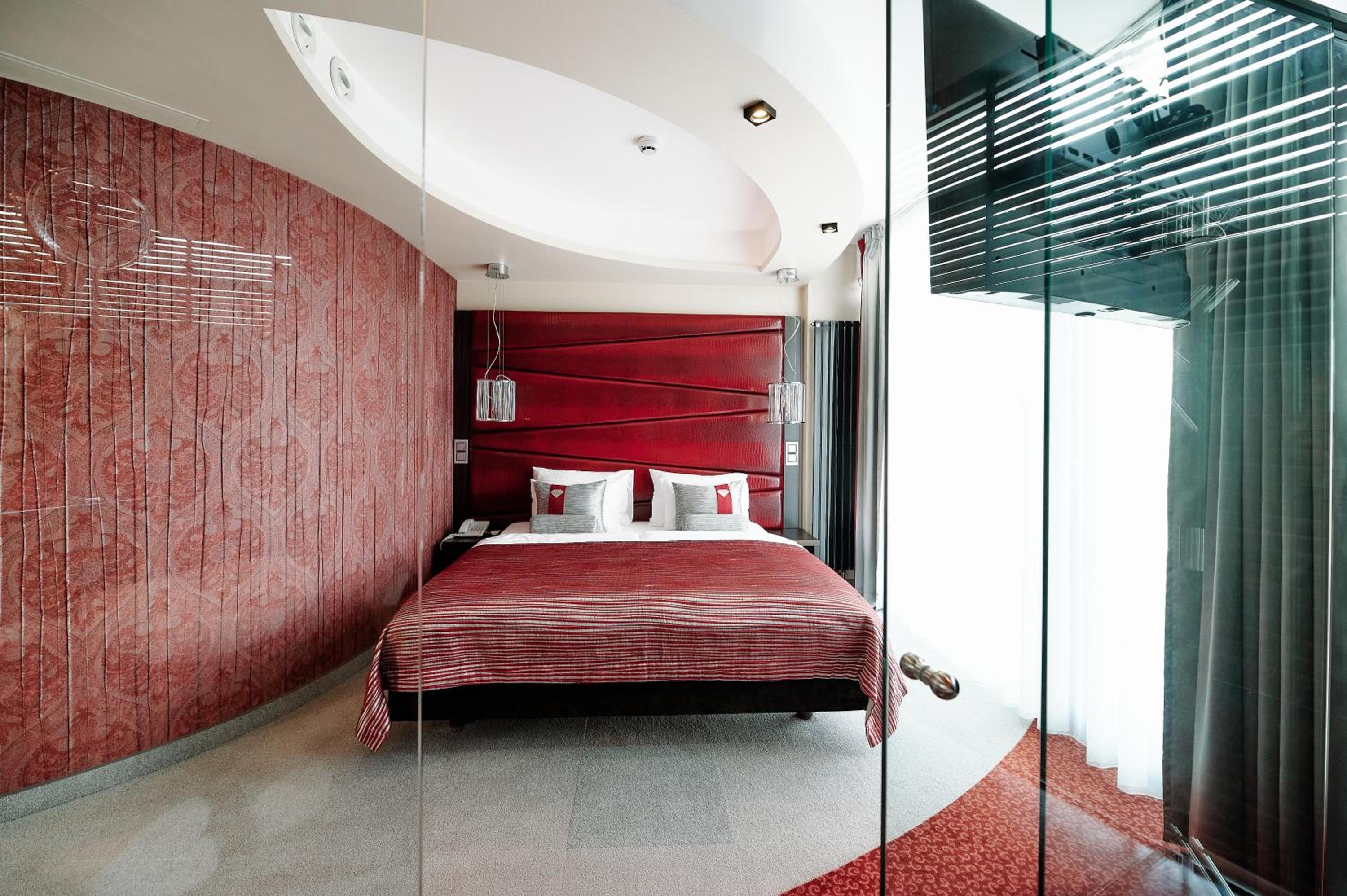 Premium Suite - Photo 1